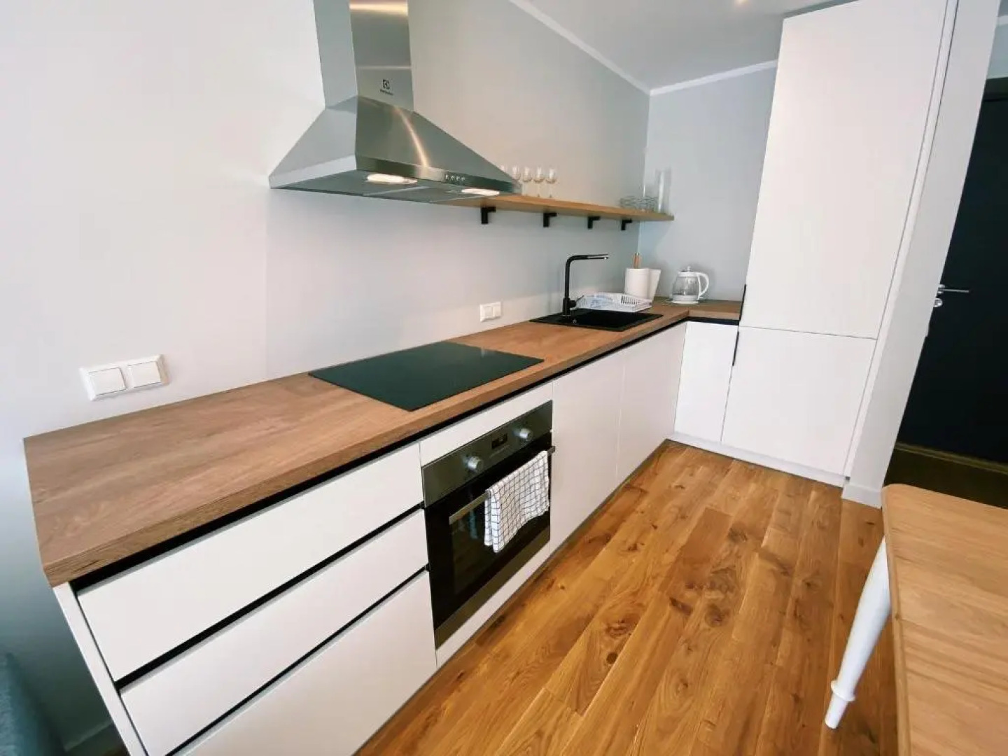 Albatross Mini - 2 Room Seaside Air-conditioned Apartment with Balcony