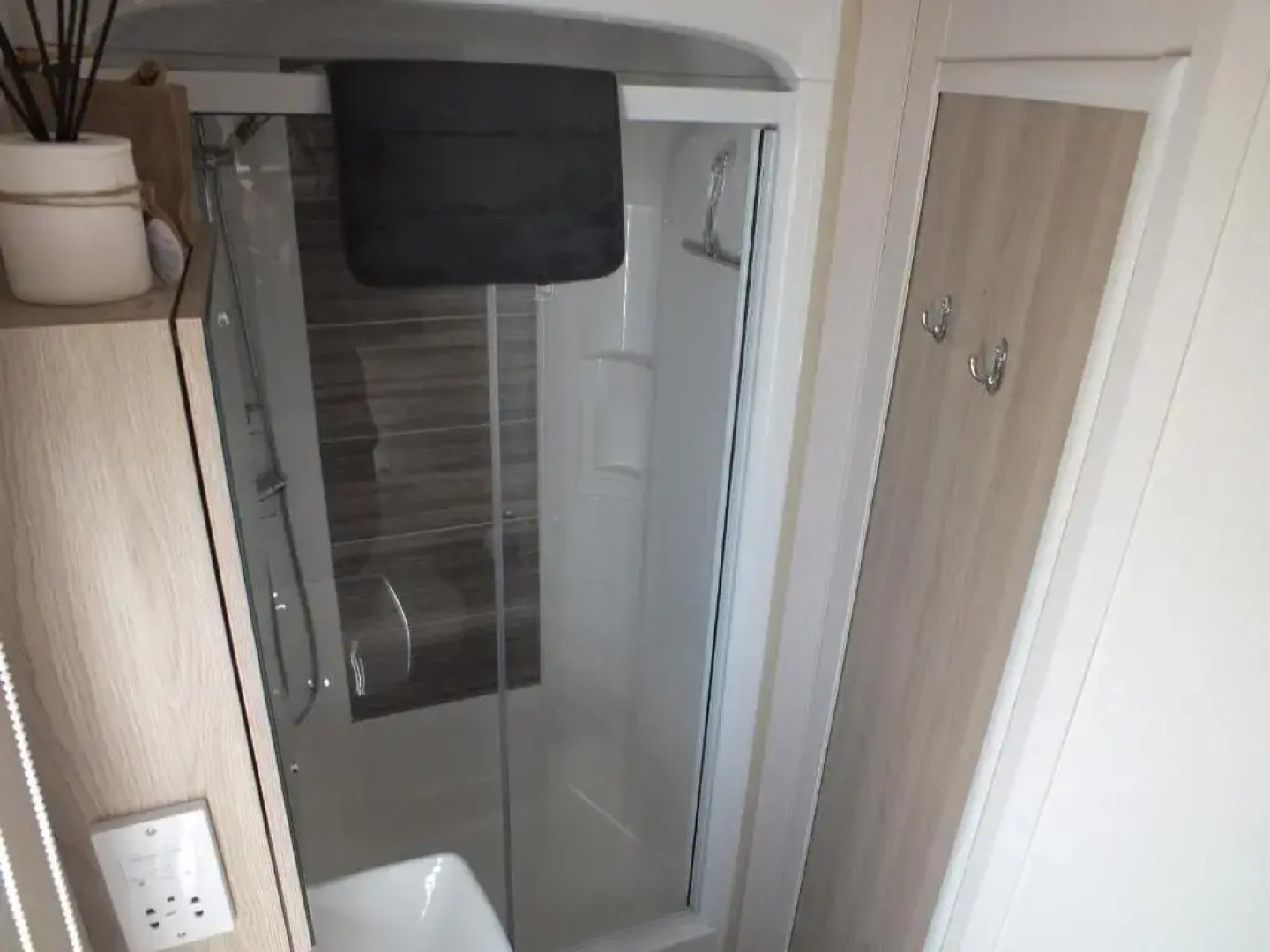 Beachside Lighthouse 14