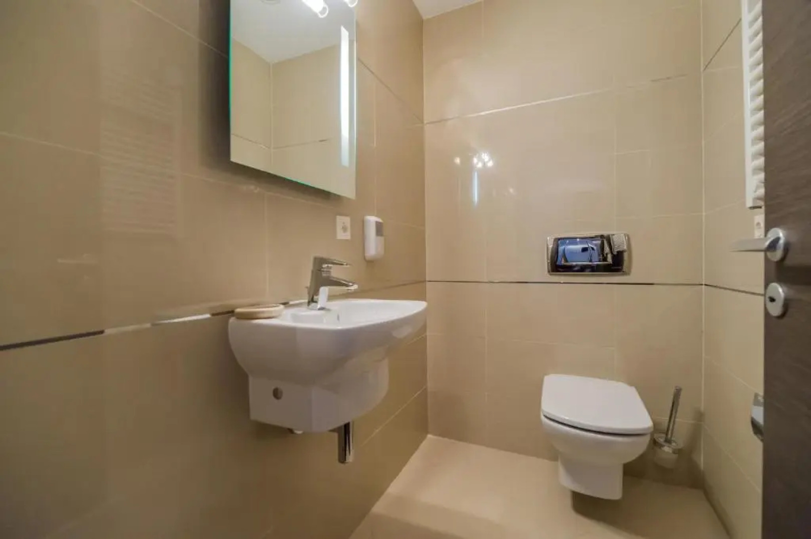 Charming 2-Bedroom, Silver Mountain, A Building