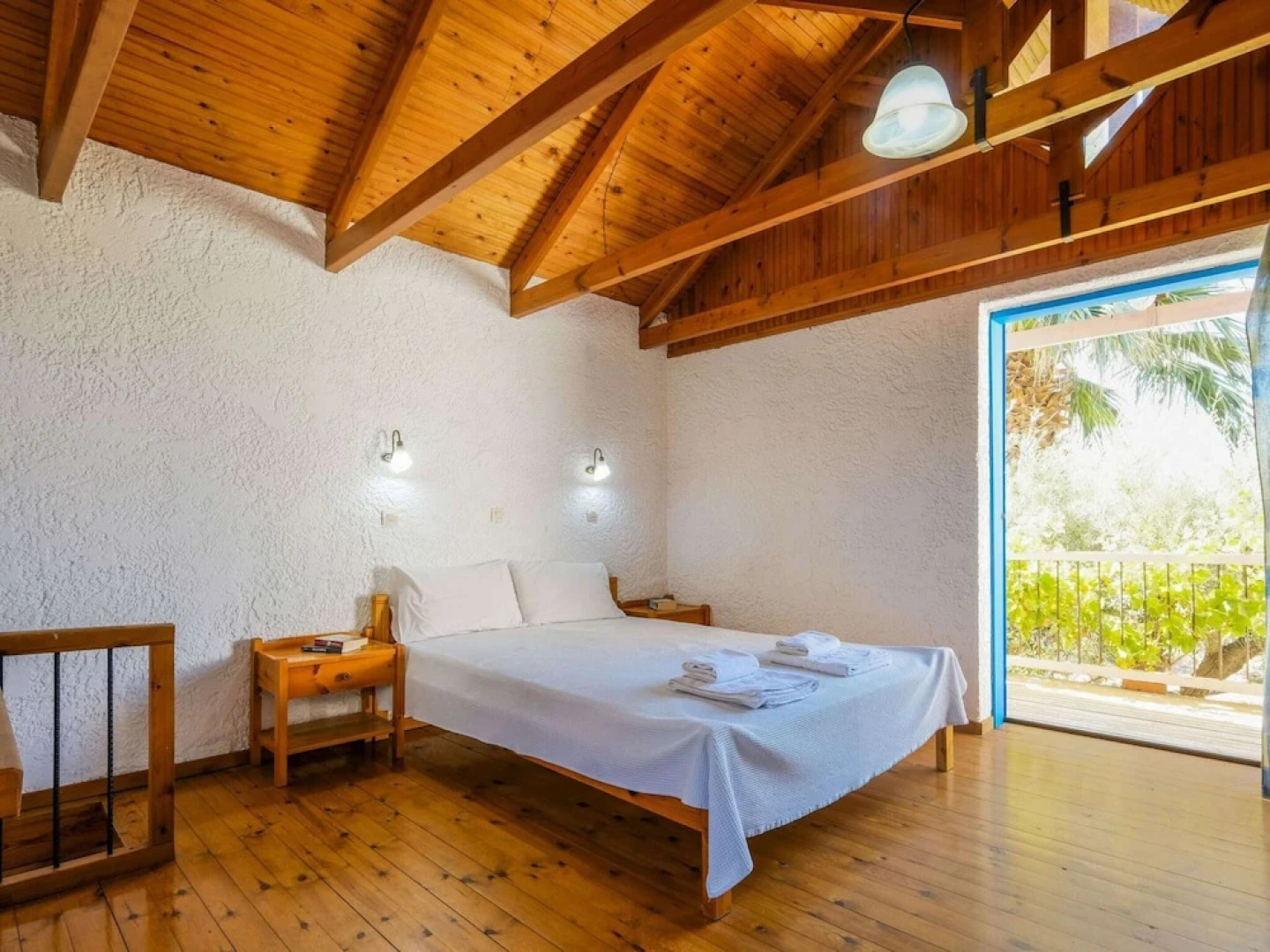 Pretty Holiday Home with Lotus Garden & Terrace near Sea Beach