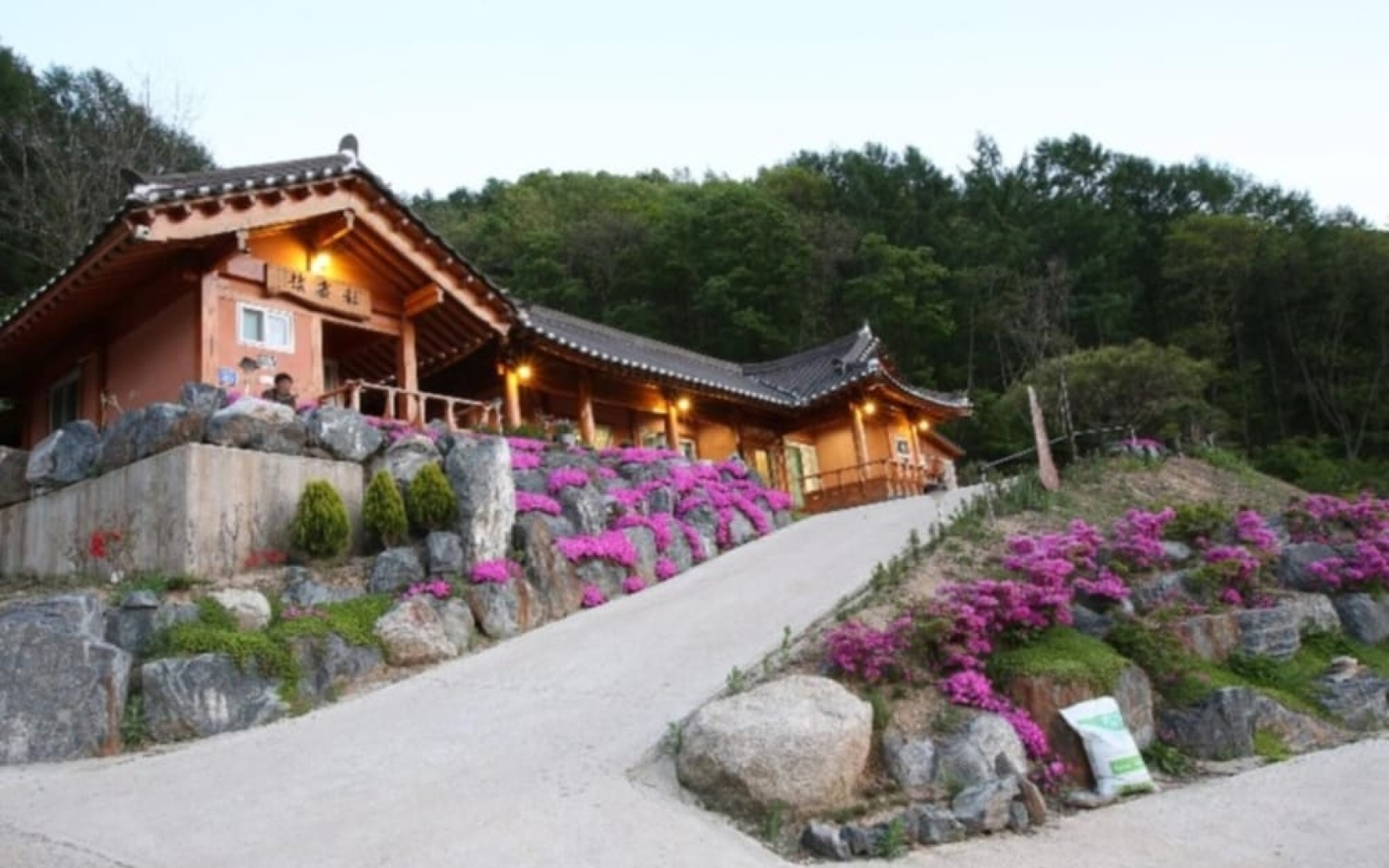 Okcheon Kkotgureumchaeullu Pension
