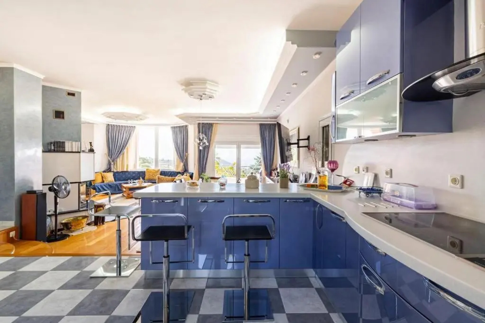 4 Bed Villa - Sleeps 10 - Pets - Pool - Hottub