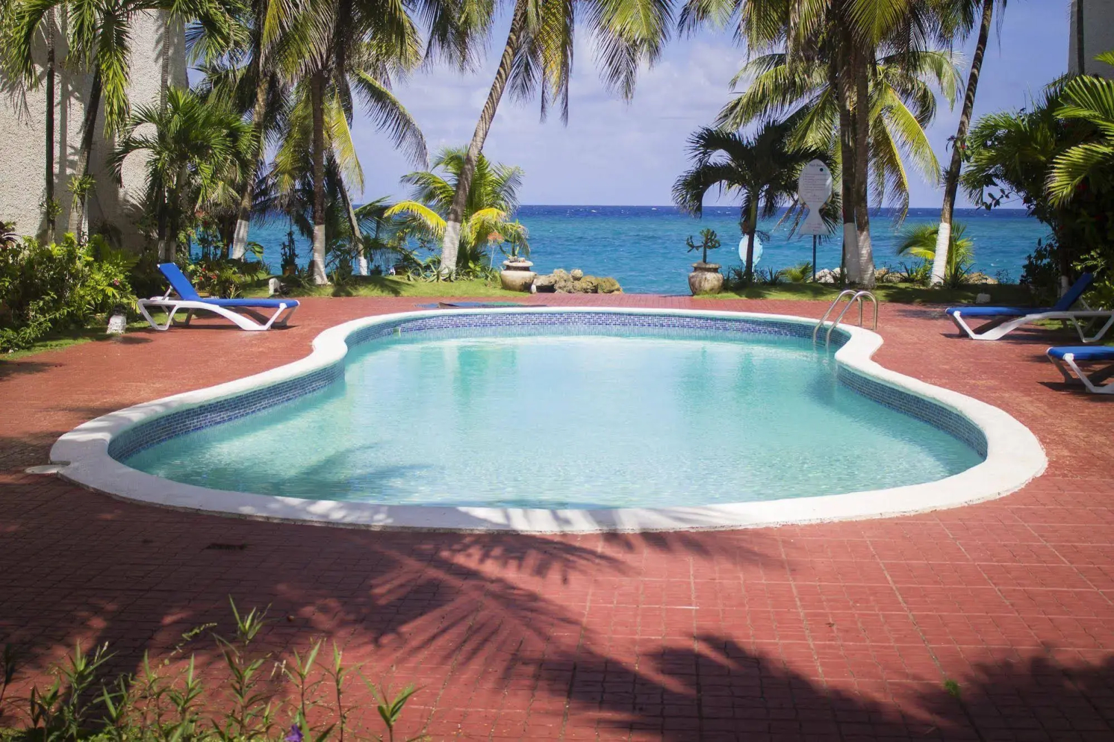 Chrisanns Beach Resort