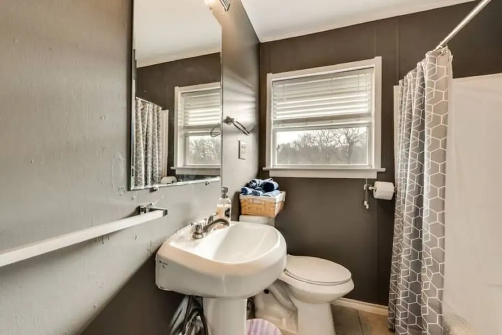 Beautiful Kayewood Waterfront Retreat