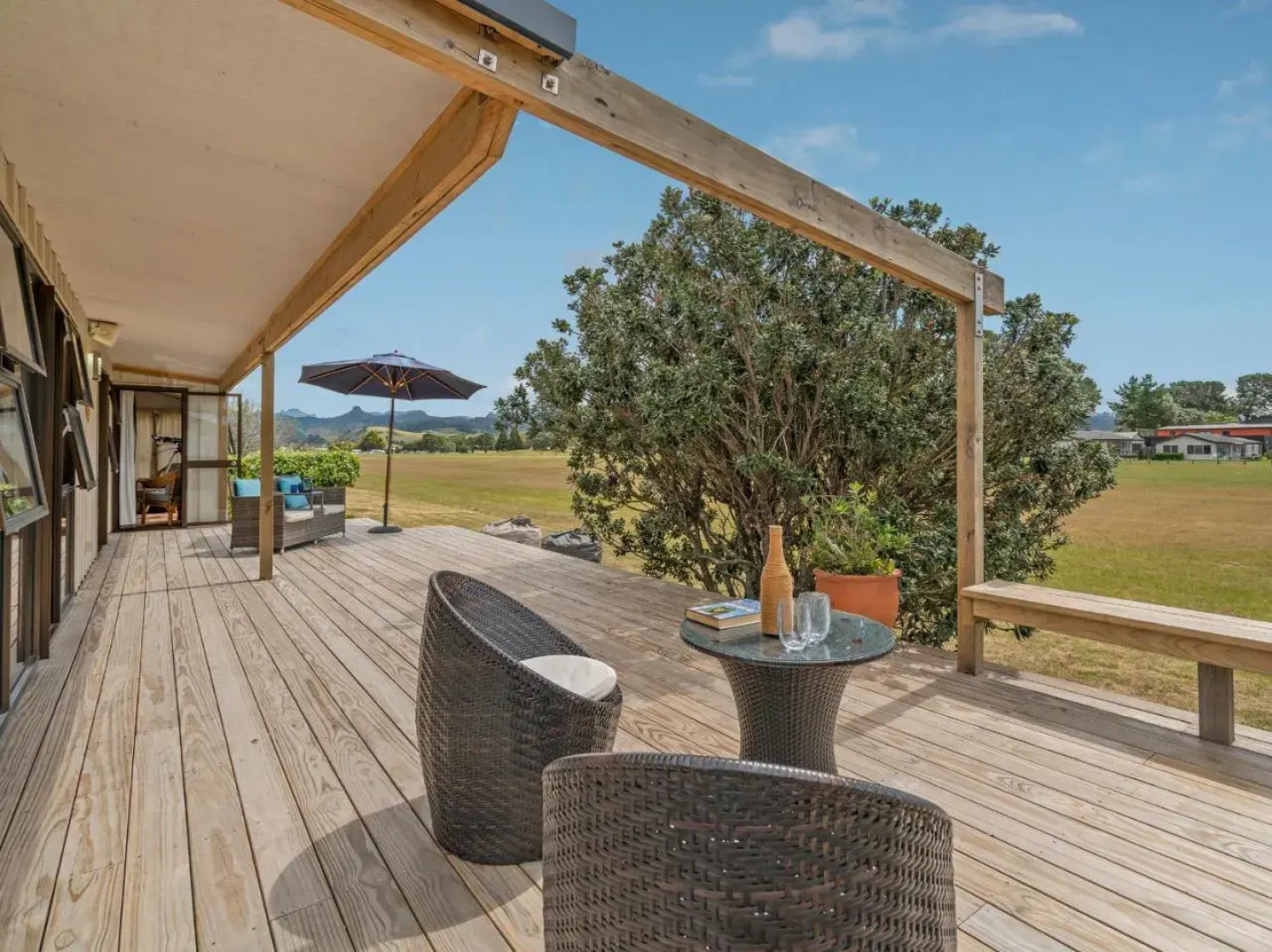 Pilots Rest - Pauanui Airfield Holiday Home