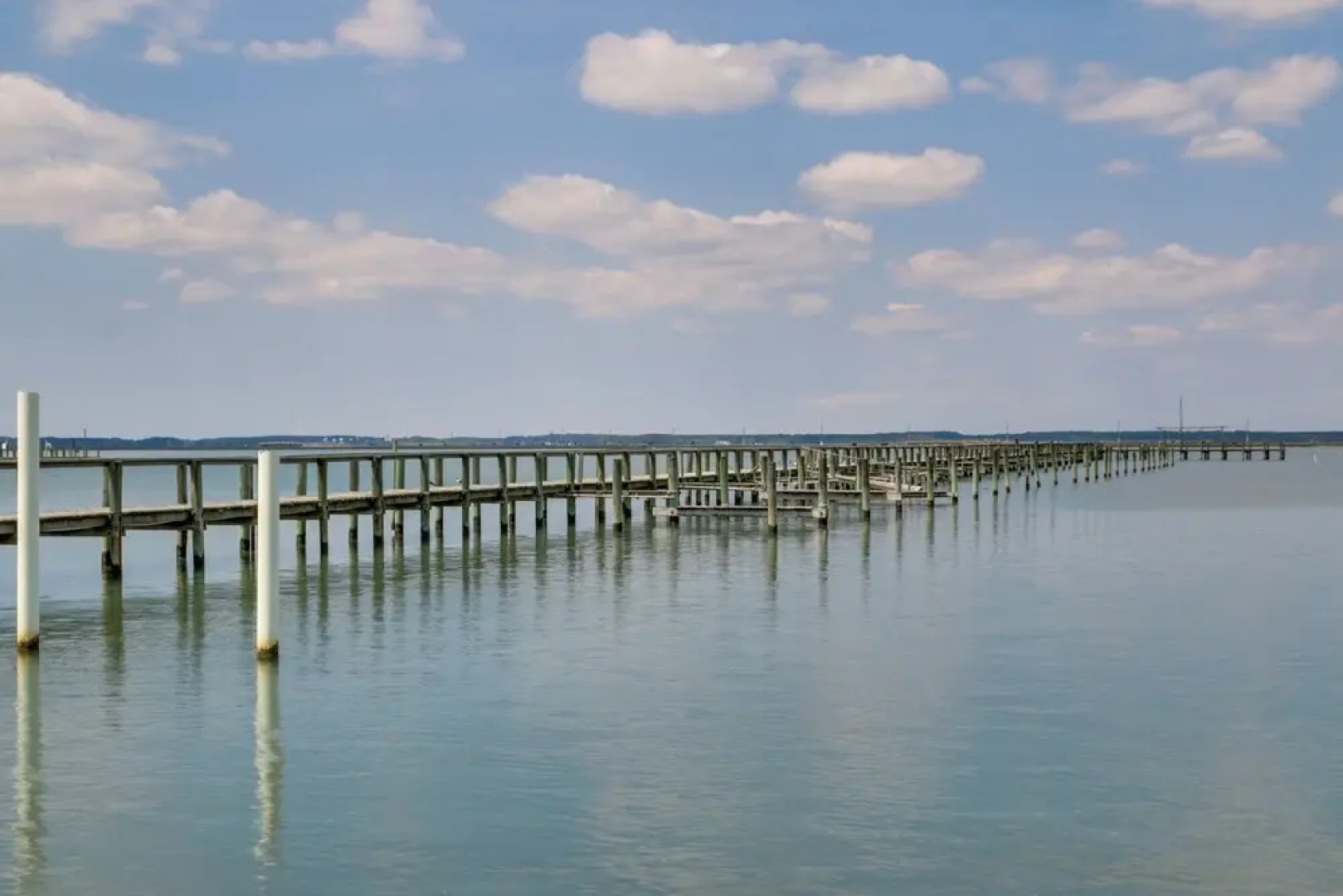 Bayfront Chincoteague Getaway w/ Fire Pit!