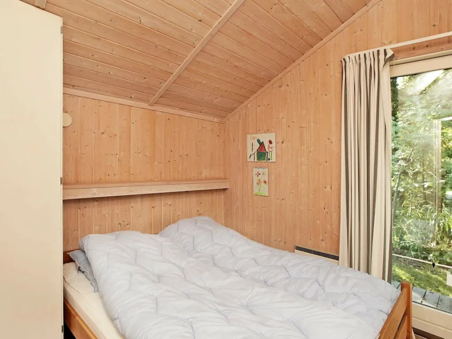 Magnificent Holiday Home in Humble With Sauna