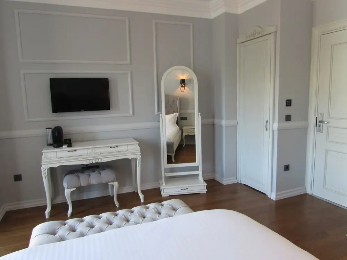 Louis Rooms