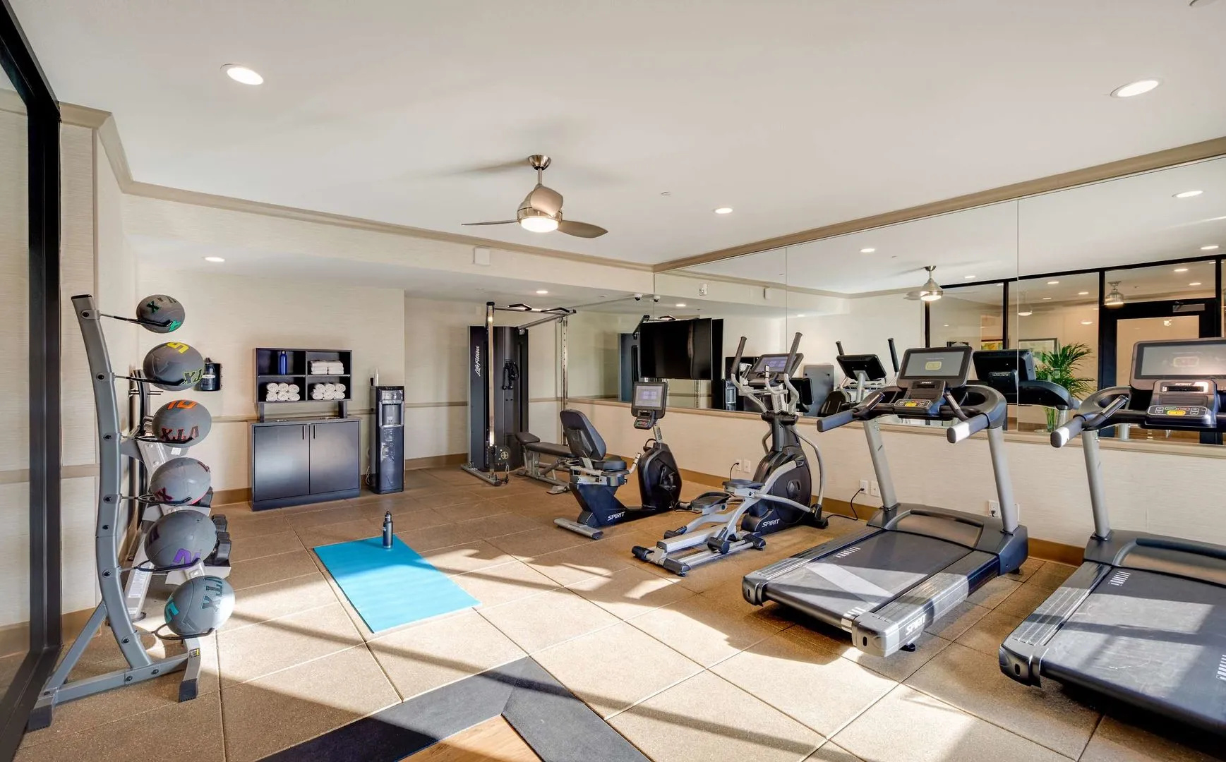 Ayres Hotel Corona – Riverside