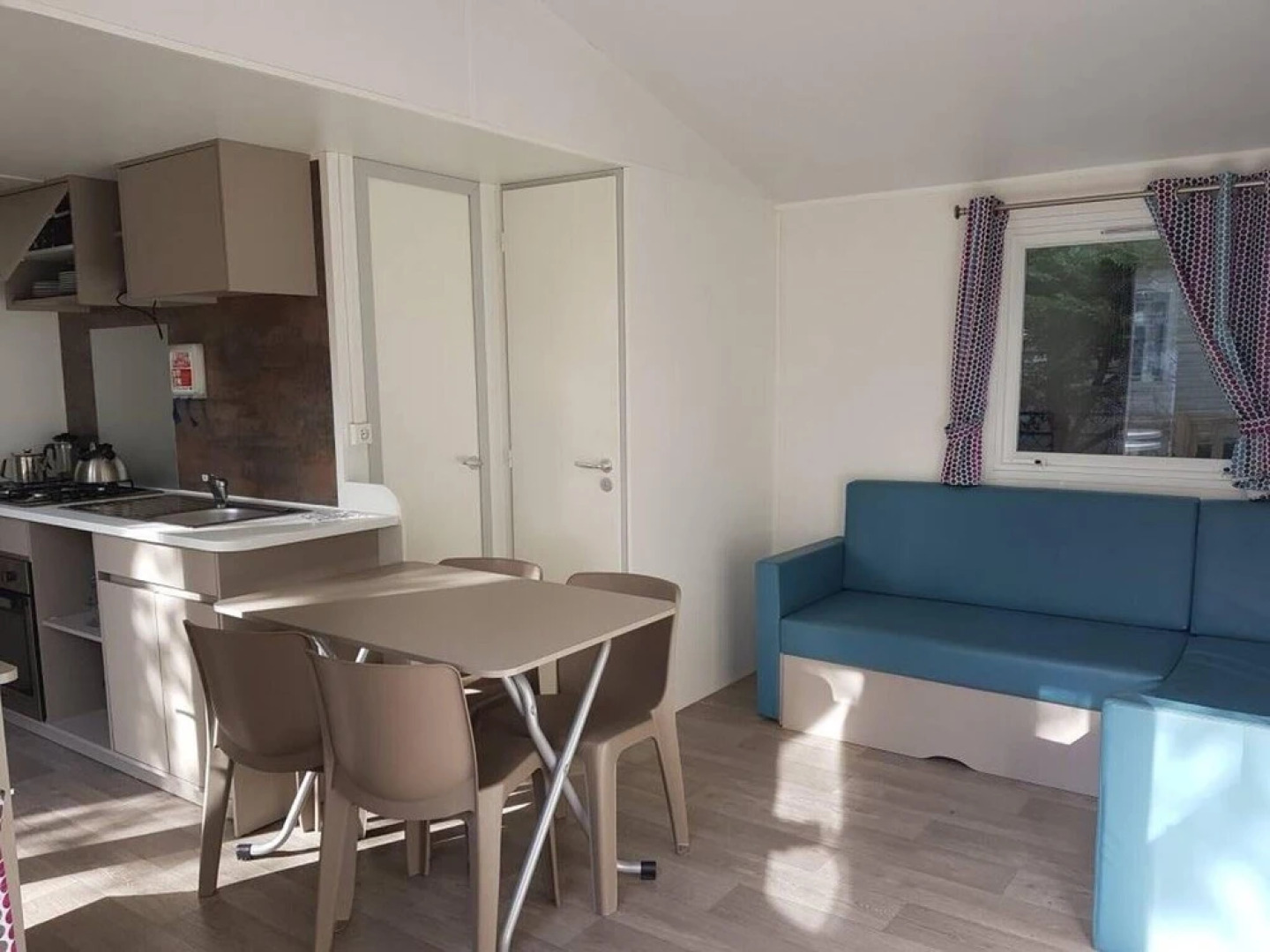 Bungalow With 2 Bedrooms in Saint-jean-de-monts, With Pool Access, Fur