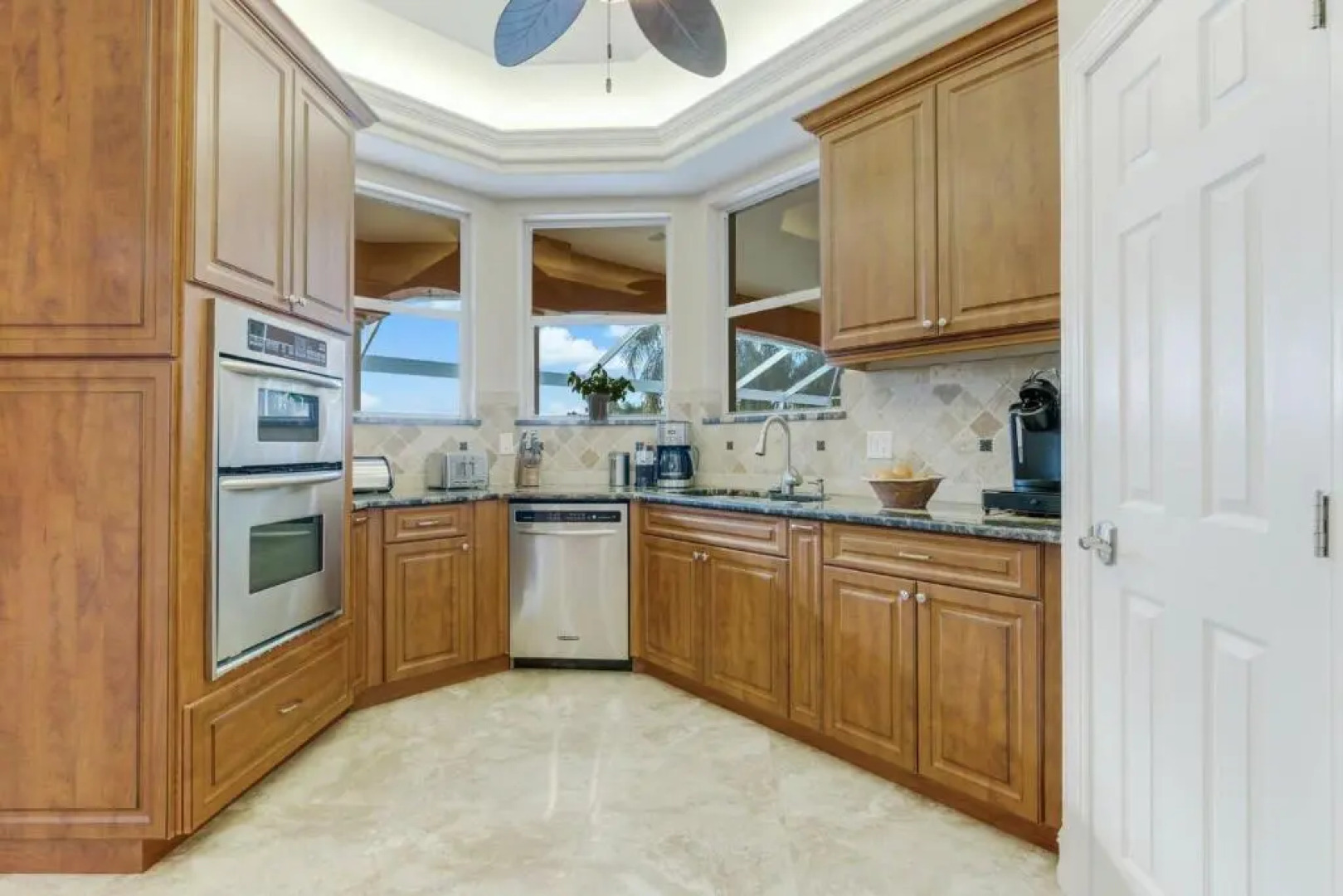 STUNNING Villa with Custom pool, Spa, pool table, Kayaks & sleeps 14! - Villa Flandria - Roelens