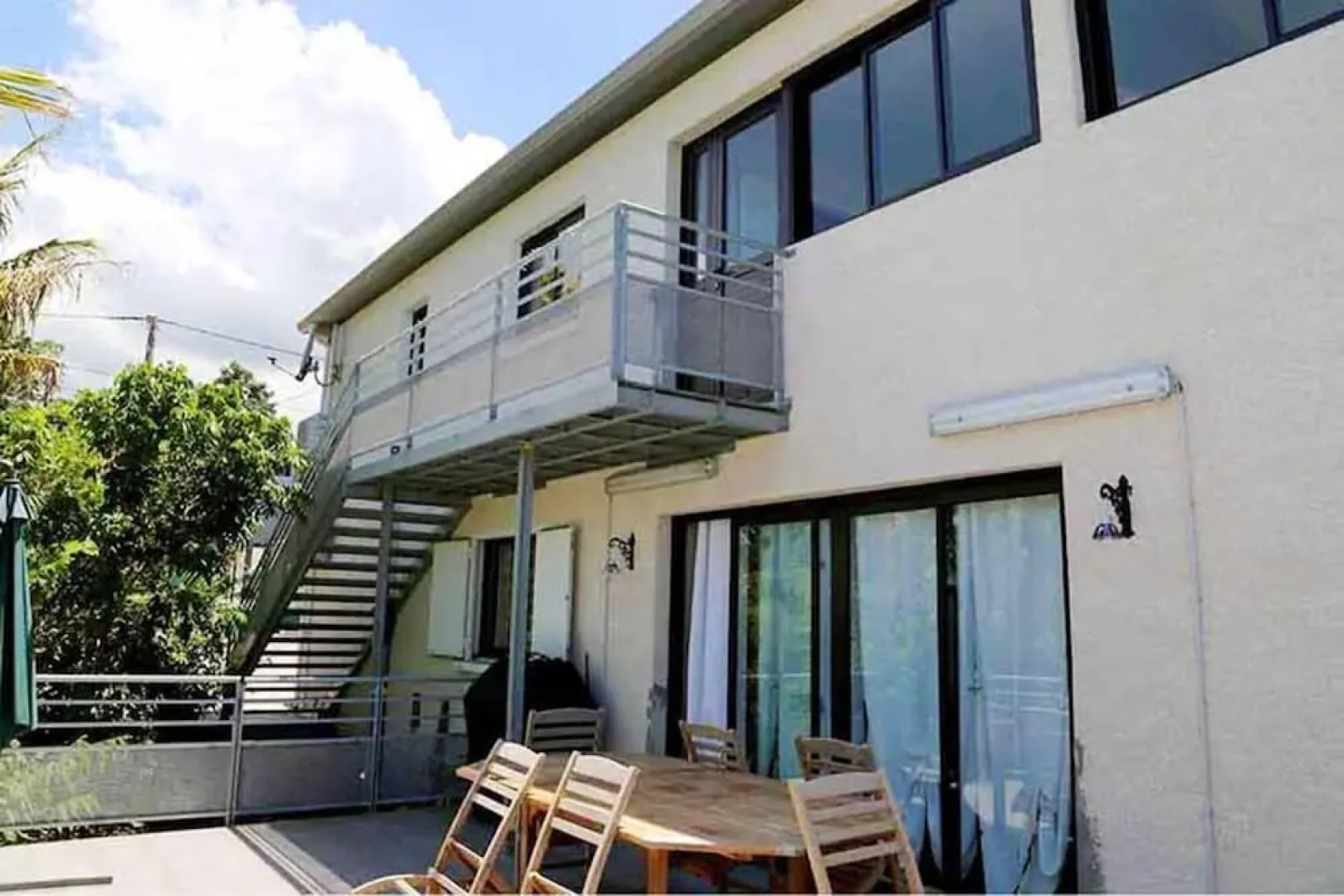 Apartment With 3 Bedrooms in Petite Île, With Wonderful sea View, Enclosed Garden and Wifi Near the Beach