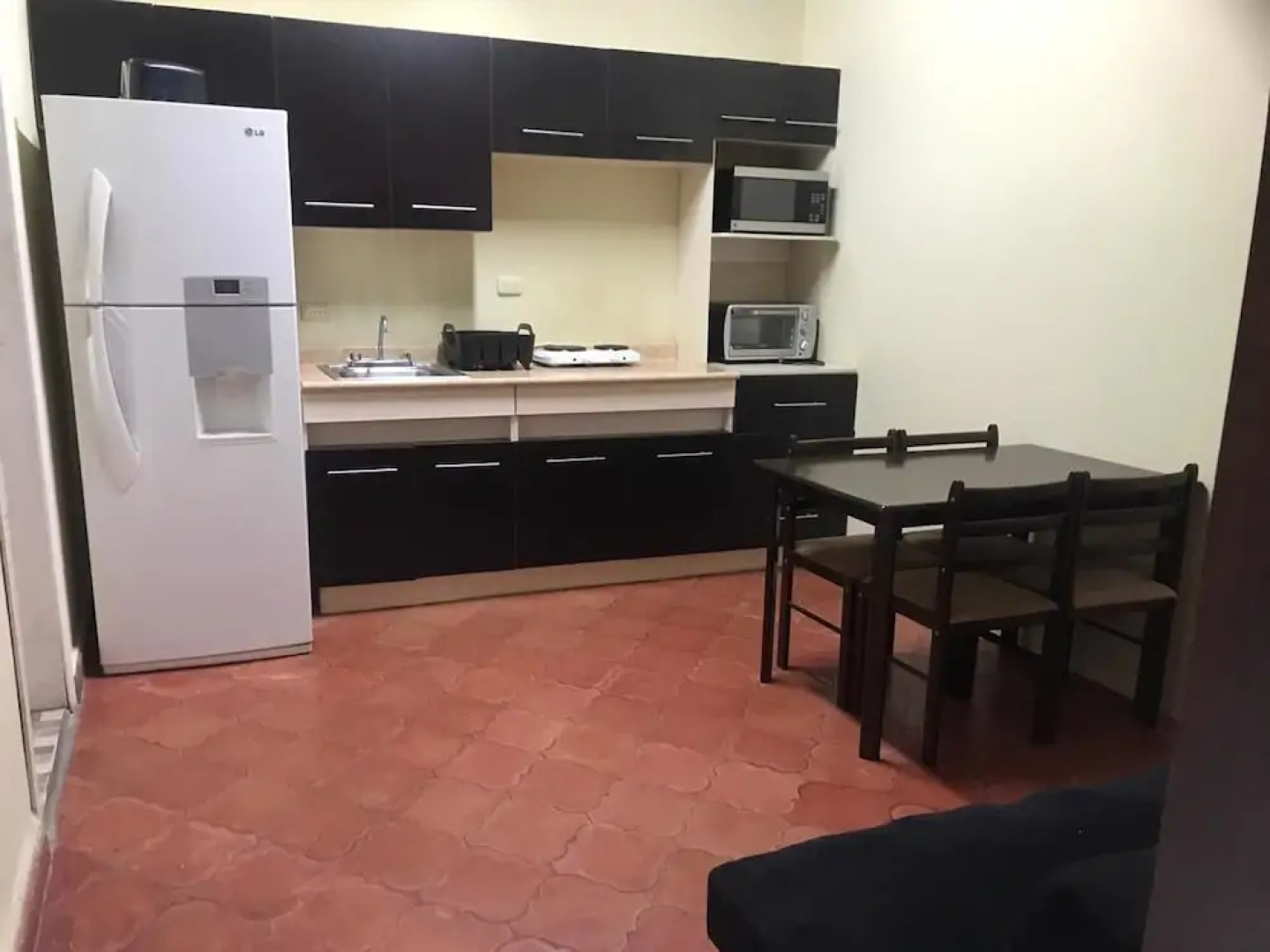 Lomas Apartments & Private Rooms