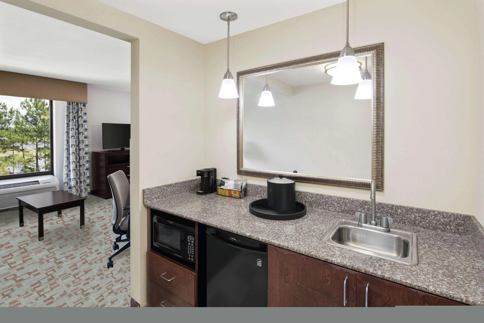 Hampton Inn & Suites Savannah-Airport