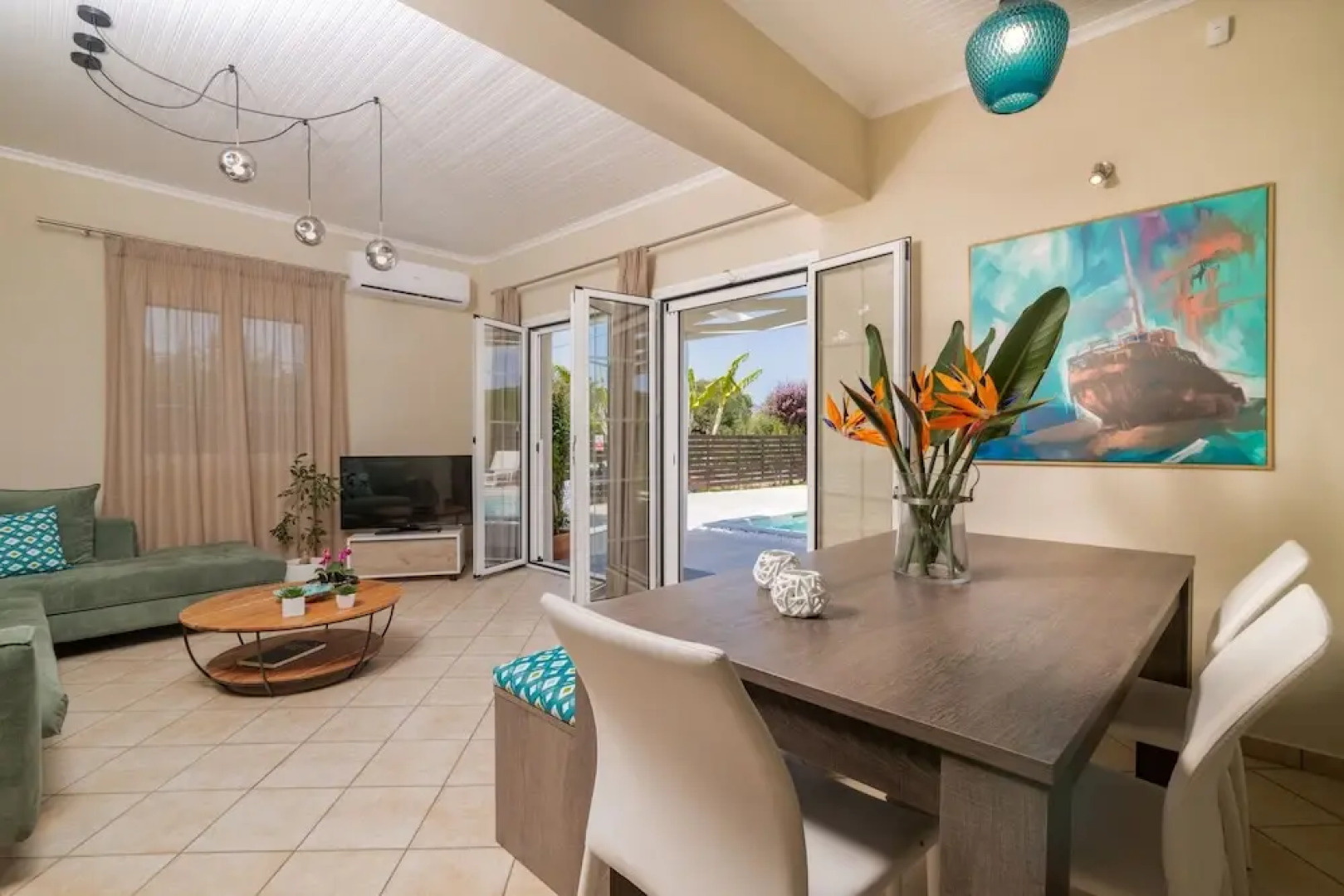 Madini Luxury villa with private Heated pool