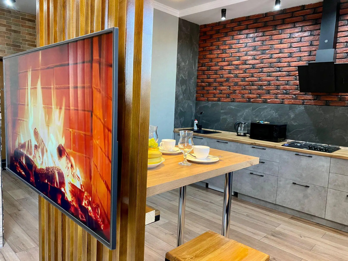 Light House (Лайт Хаус) на проспекте Алии Молдагуловой 30Б