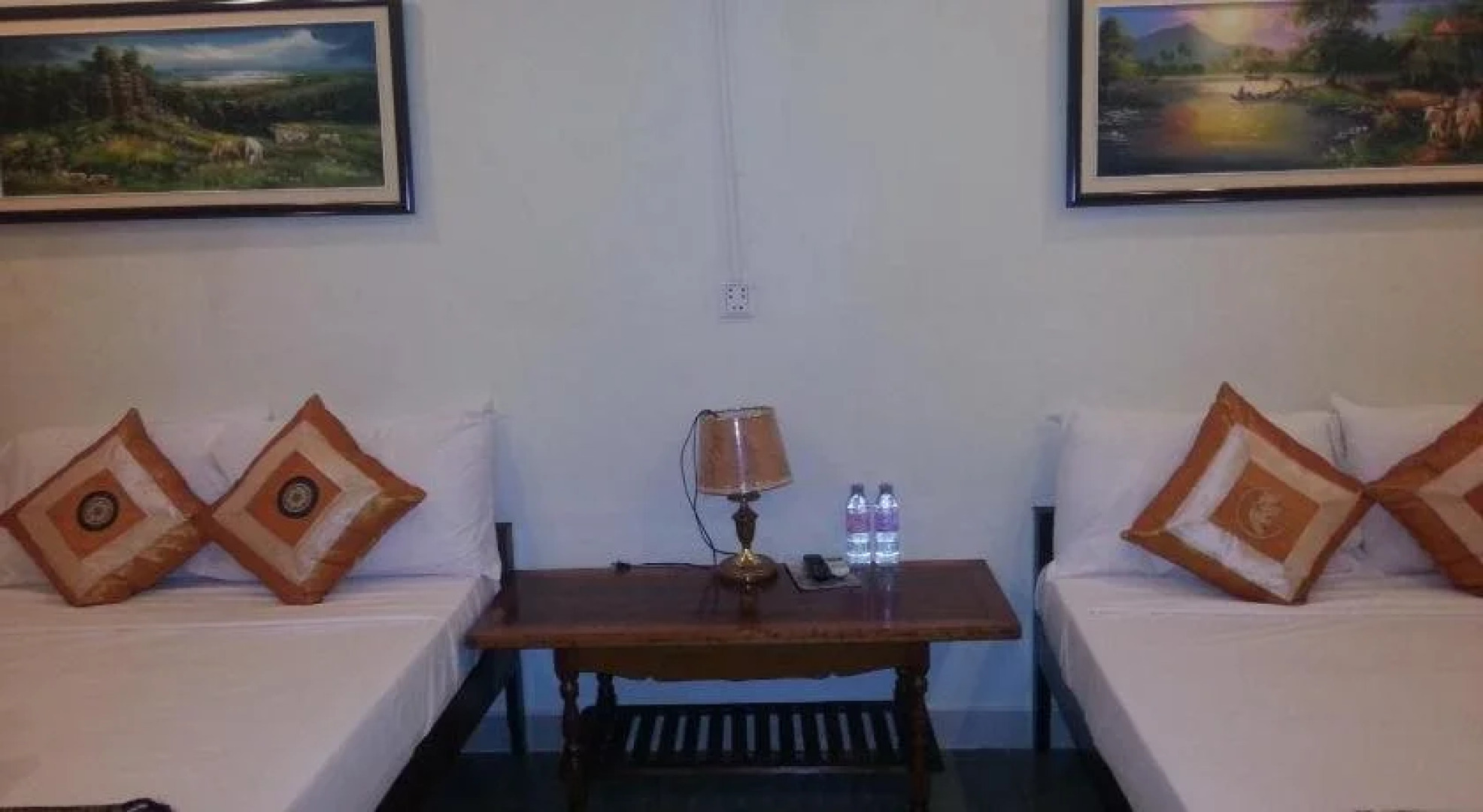 Moon River Guesthouse & Restaurant