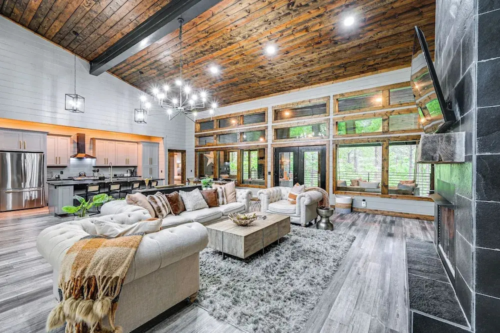 Luxe Broken Bow Vacation Rental: Hot Tub & Pets OK