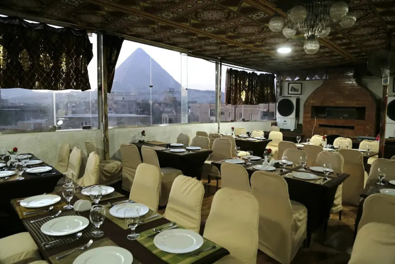 The Pyramids Inn Cheops