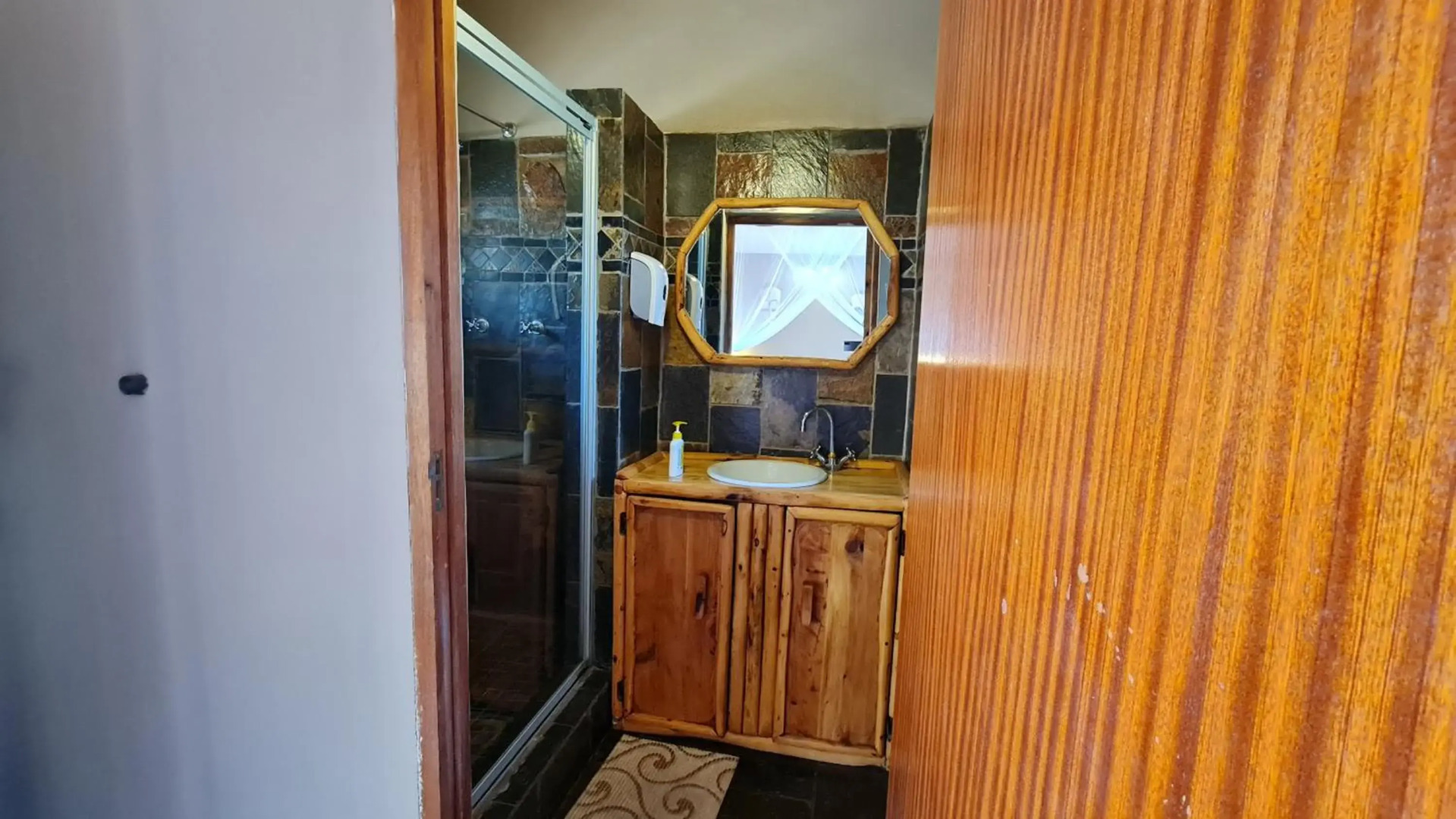 Thornhill Safari Lodge