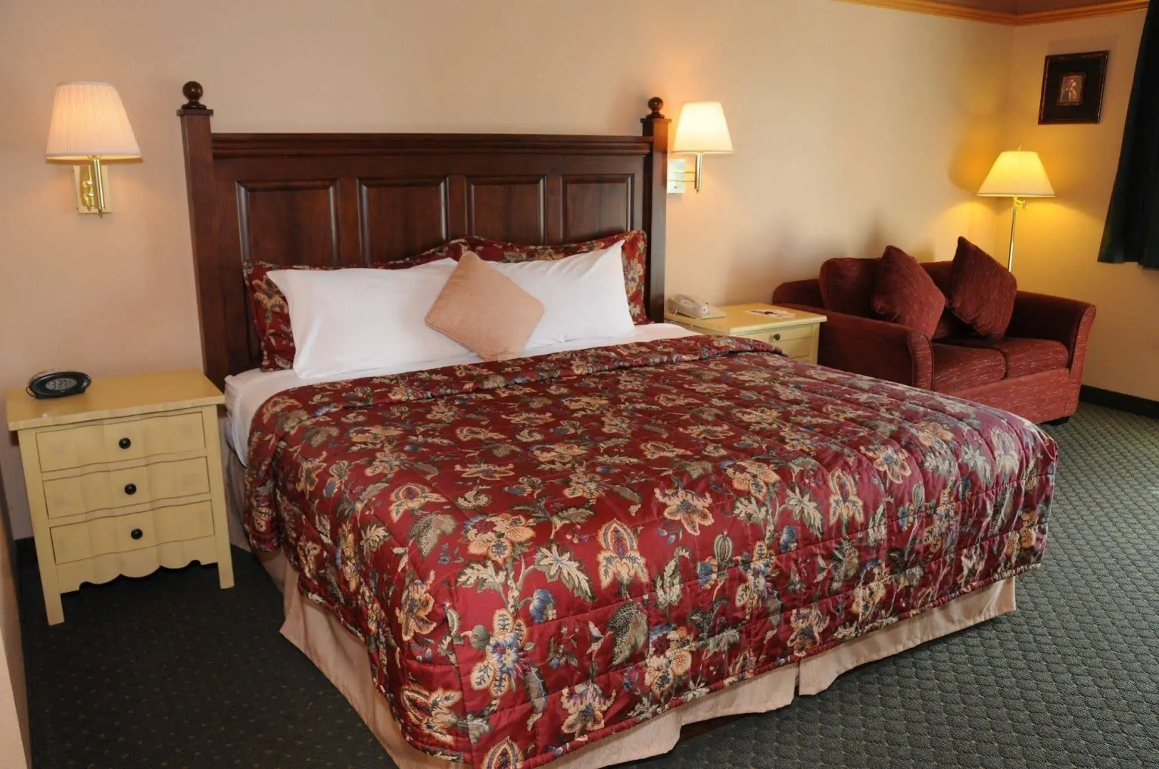 Pike's Waterfront Lodge