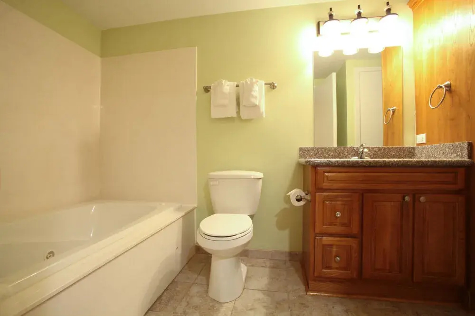 Hosteeva French Quarter Luxury Condo