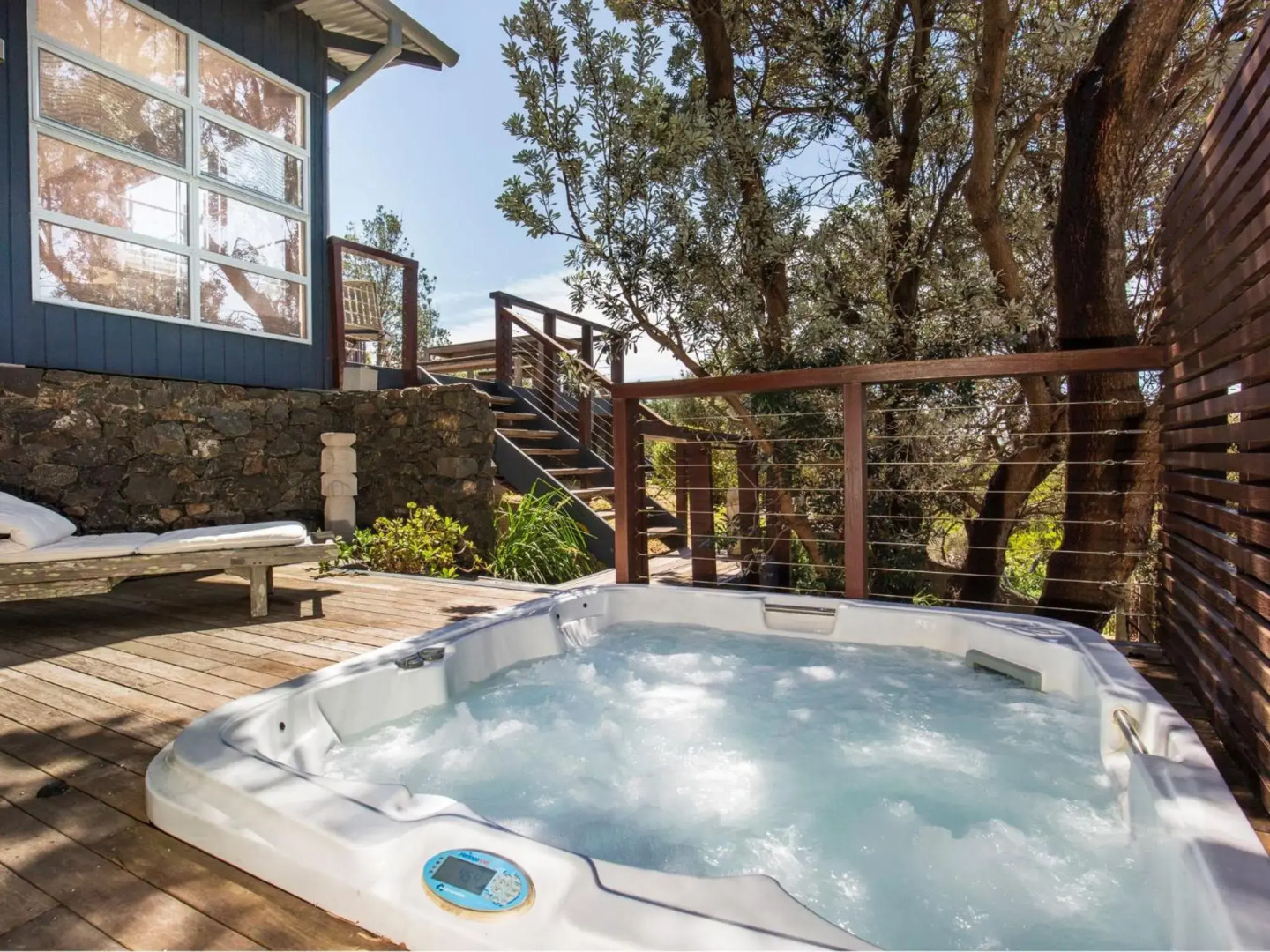 Illaroo I Absolute Waterfront with Spa