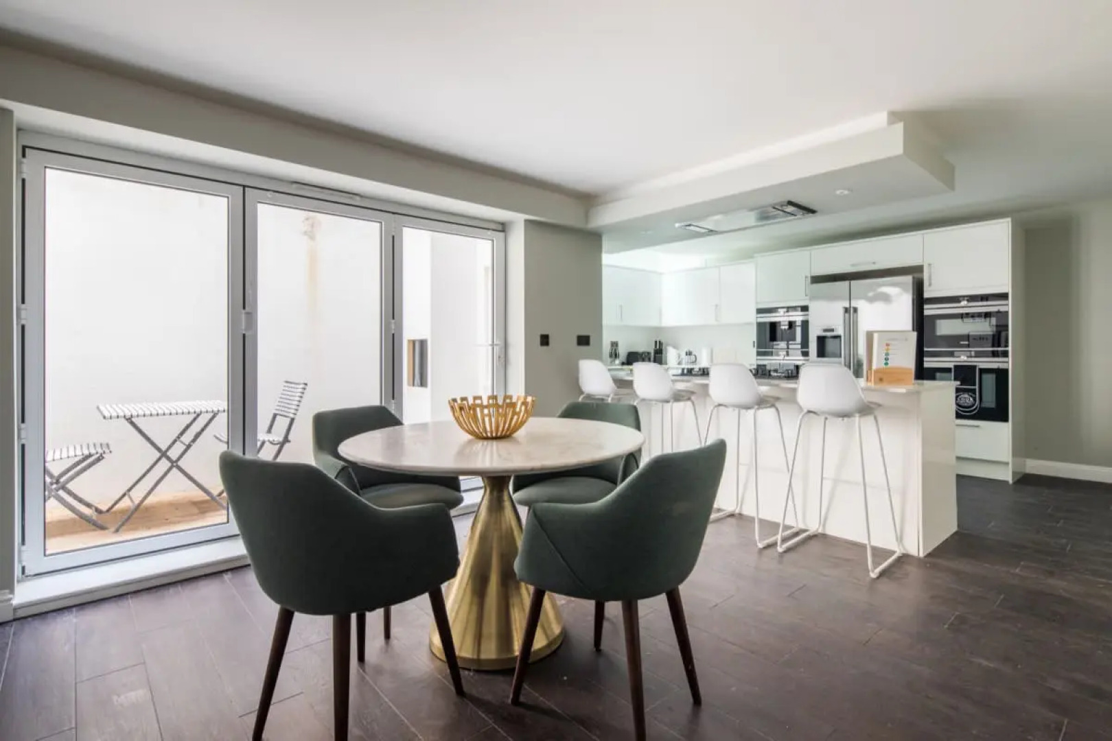 The Ascot Retreat - Spacious 3BDR Home with Parking & Garden