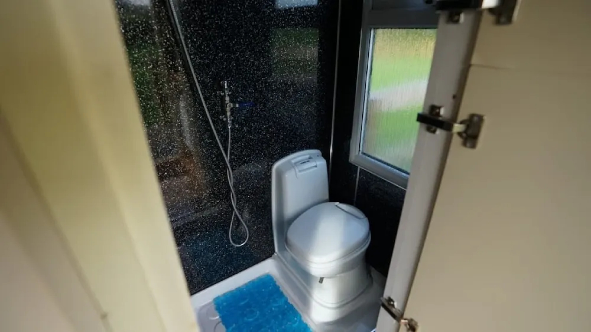 Showman's Hut @ Westcote