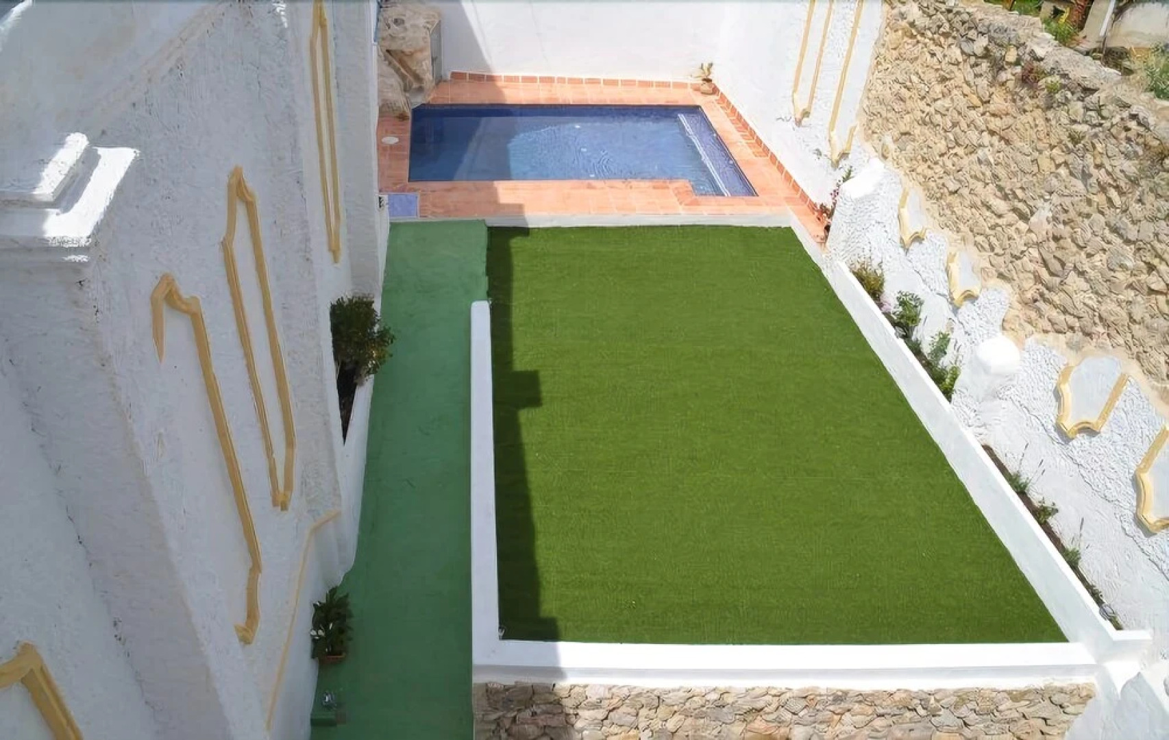 El Almendro y la Montaña