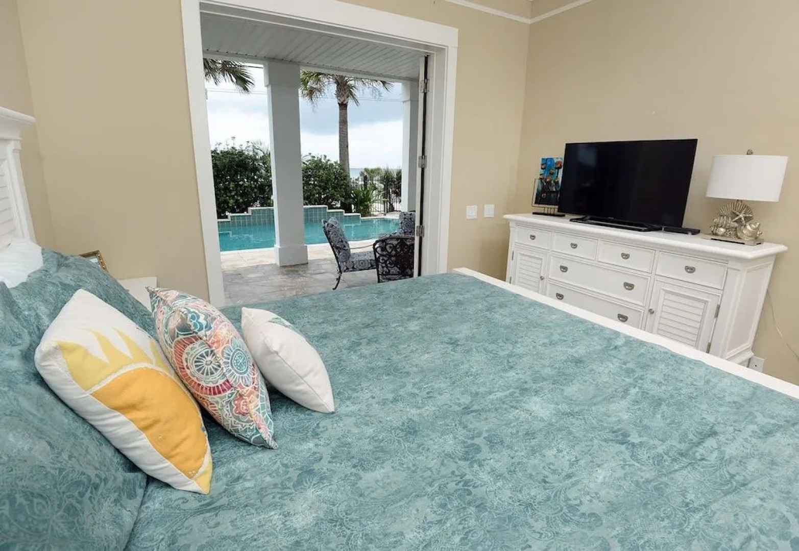 Front Beach House 19404