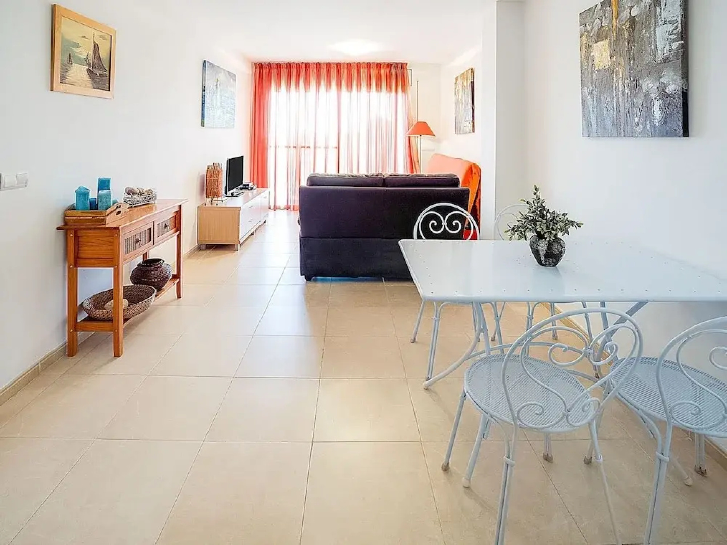 Comfortable Apartment Near the Sea
