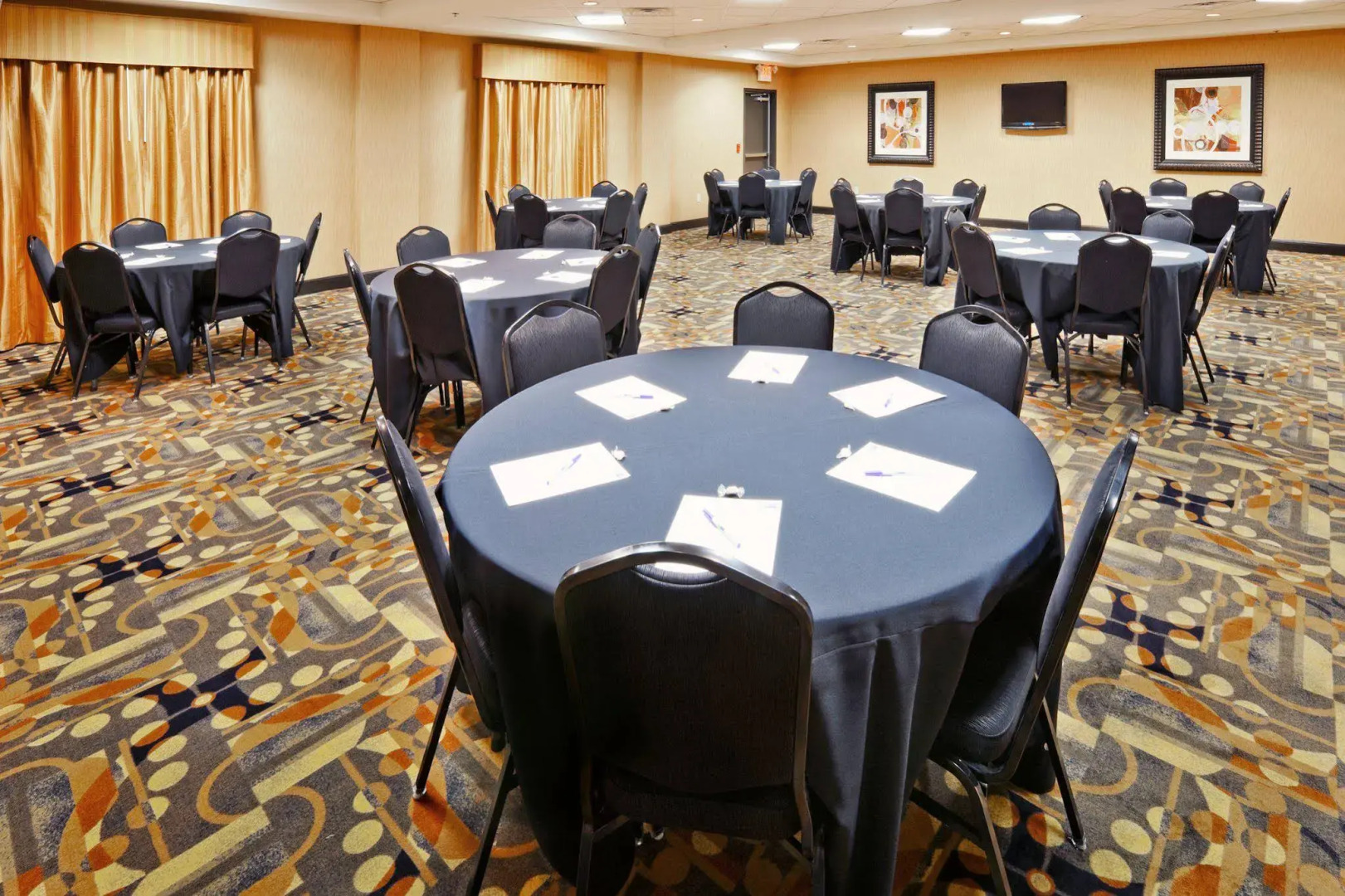 Holiday Inn Express & Suites Denton North by IHG