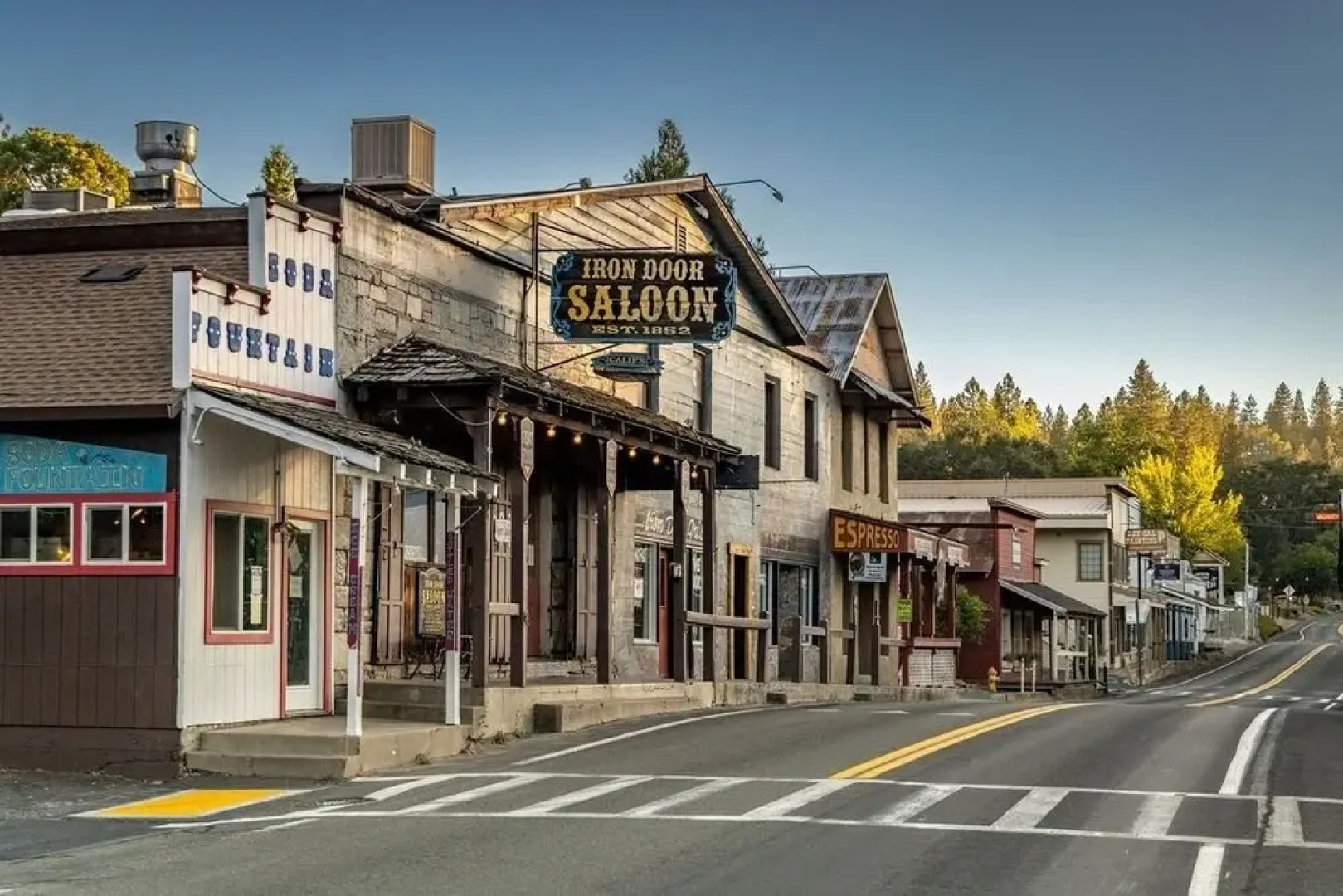 The Gathering Place - 2-Level Home with Game Room by Yosemite Region Resorts