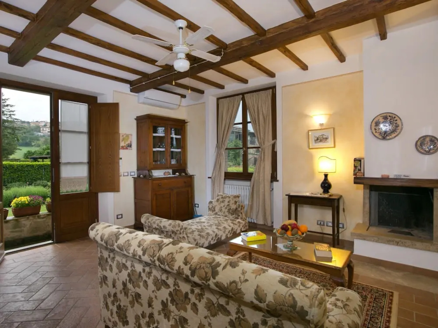 Rustic Retreat With Pool