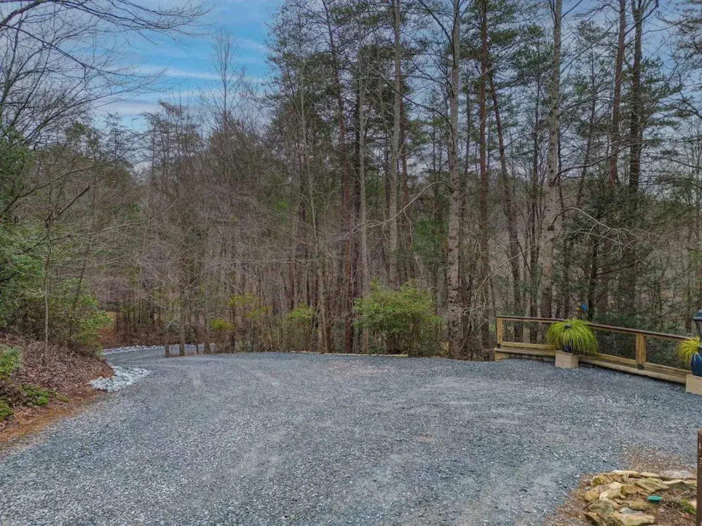 Bear Track Falls Peaceful, Quiet Mtn. Retreat!