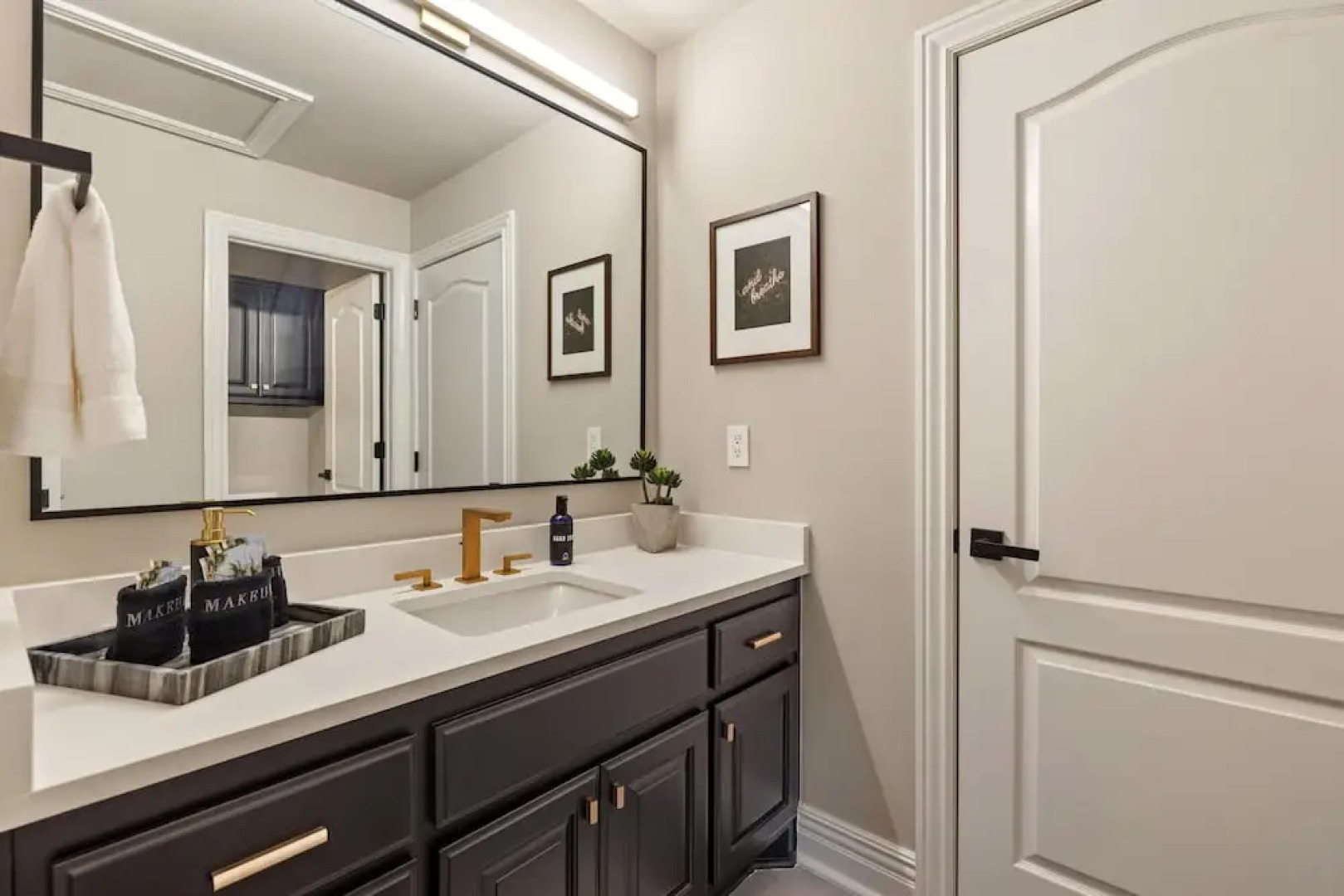 The Hearth House - Quiet Rogers Retreat - Newly Renovated