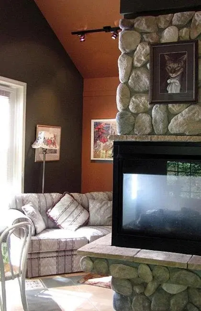 Wisteria Honeymoon Cottage - Suite of Angels