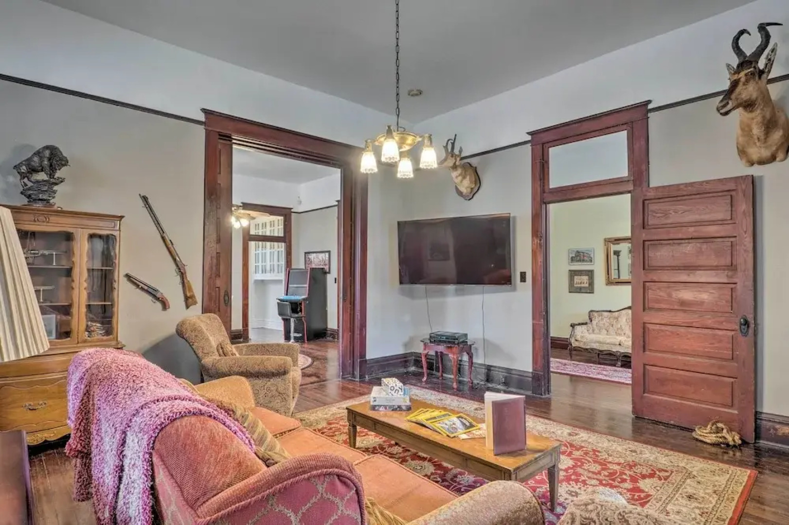 Pet-friendly Shreveport Home ~ 1 Mile to Downtown!