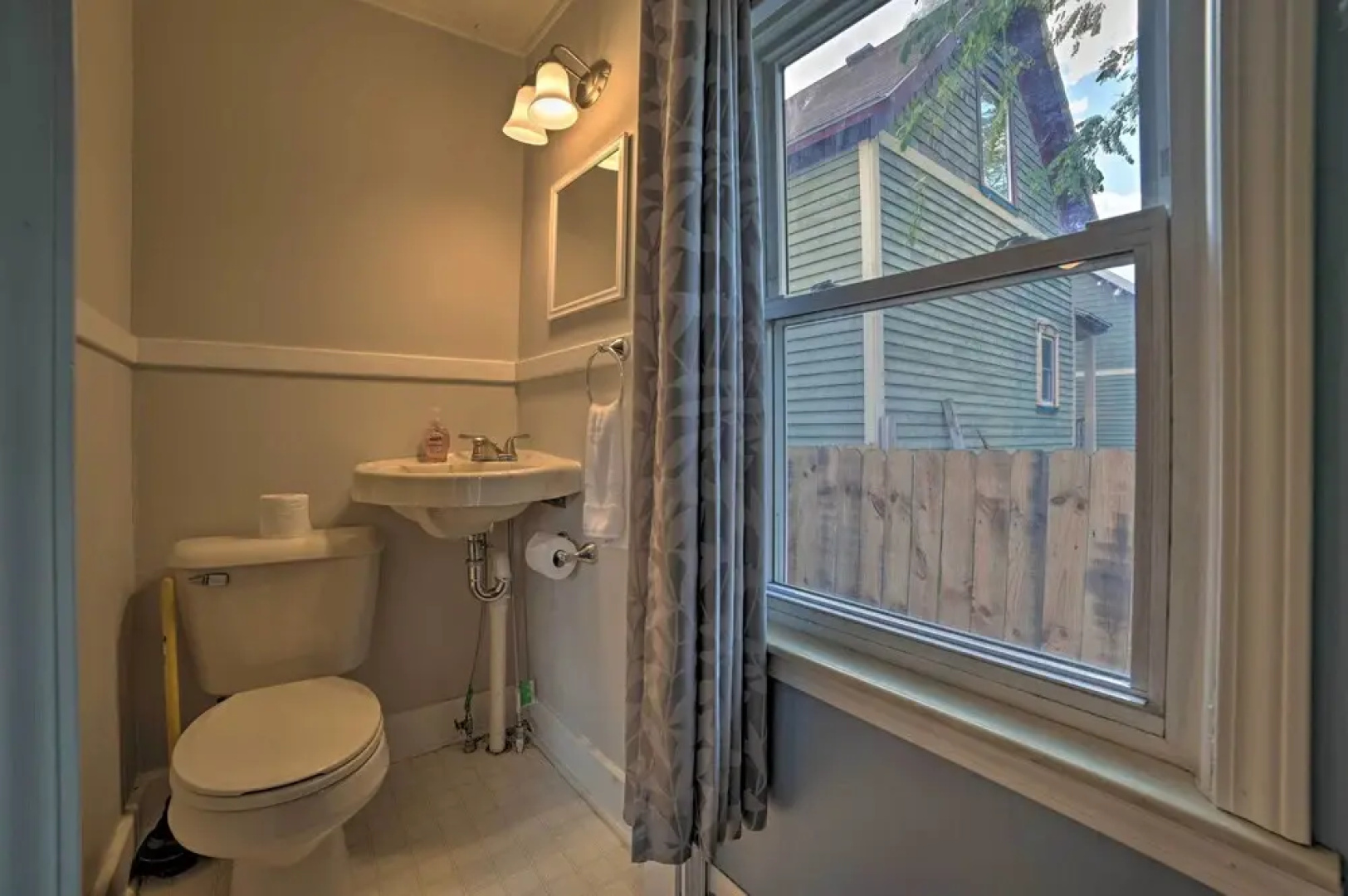 Manistee House w/ Deck: 1/2 Mi to Riverwalk!