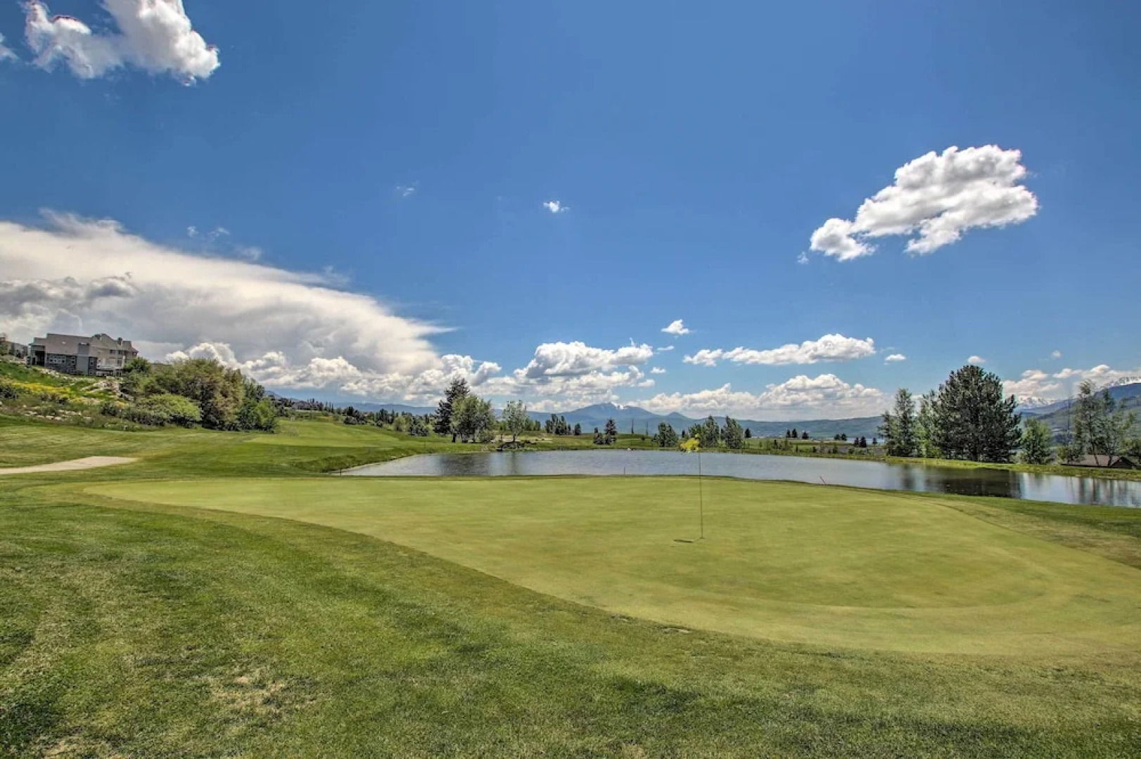 Eden Condo w/ Balcony & Views: Near Ski Slopes!