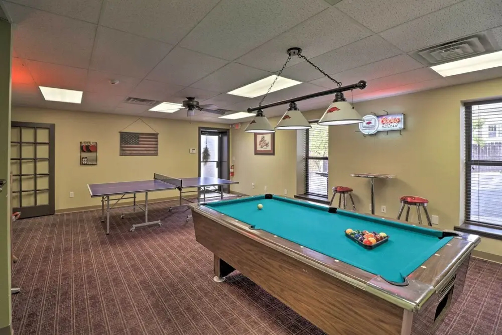 Roomy Multi-family Retreat in Dtwn Mountain Home!