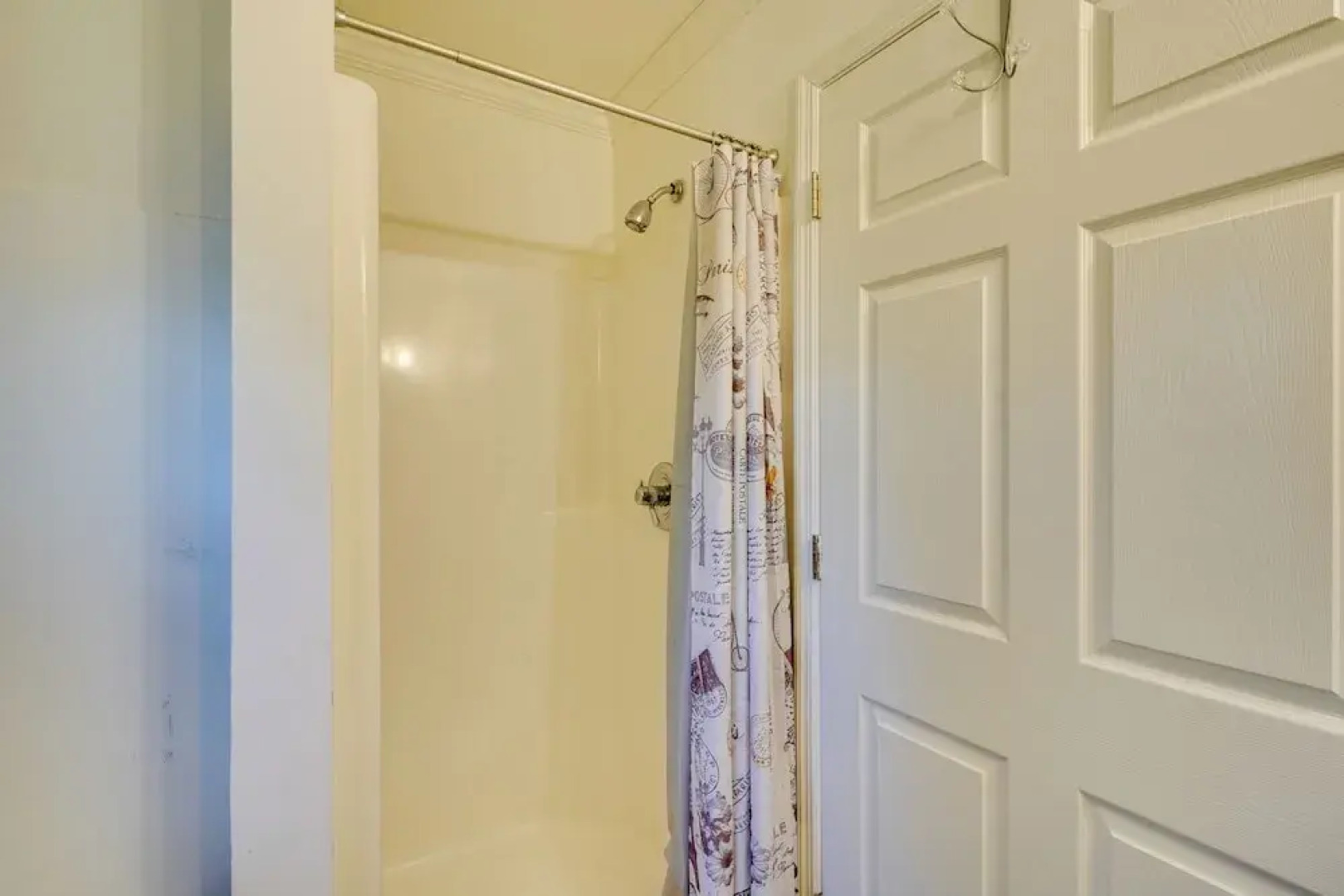 2 Mi to South Boston Speedway: Cozy Tiny Home!