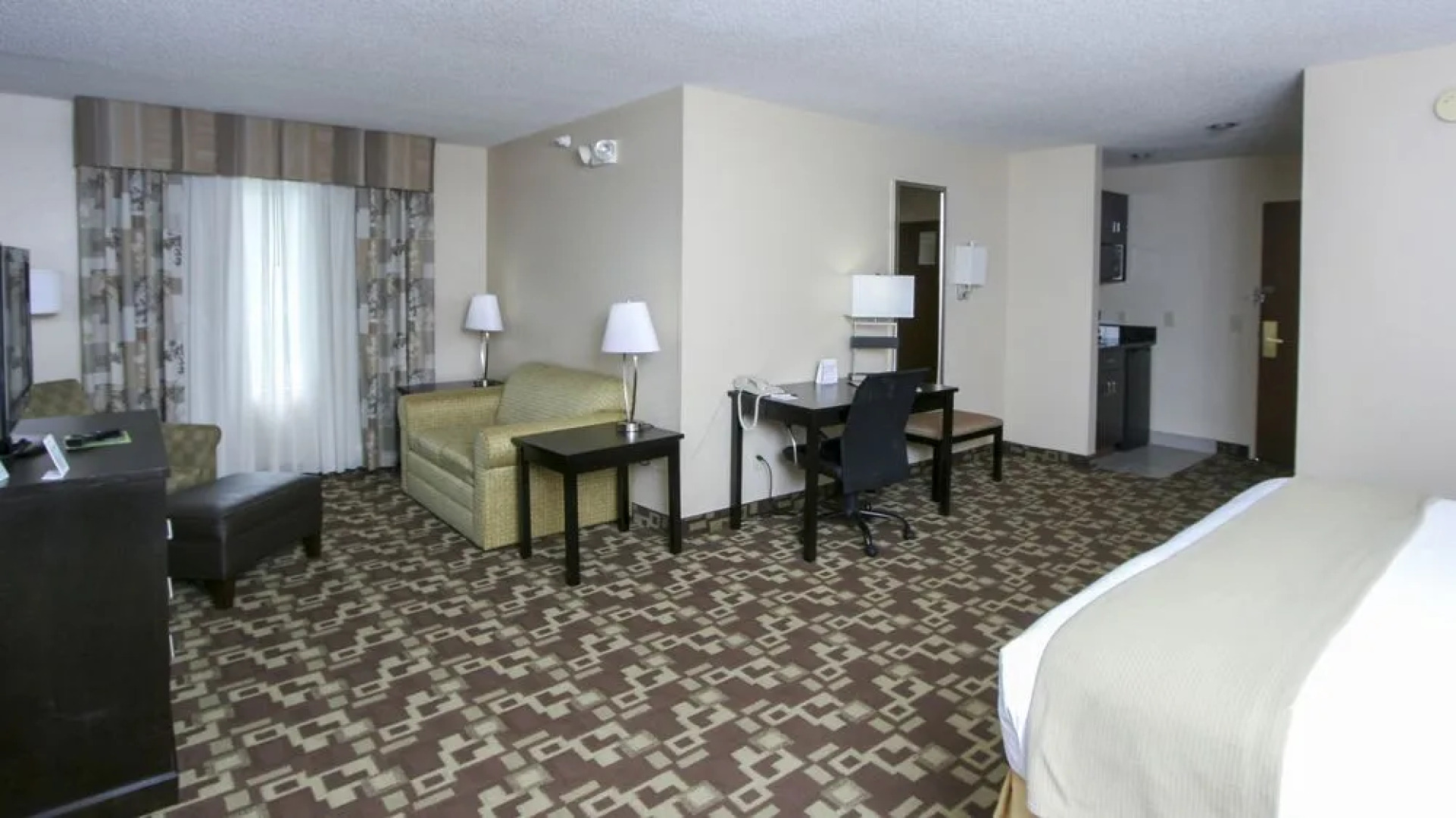 Holiday Inn Express SHELBY @ HWY 74