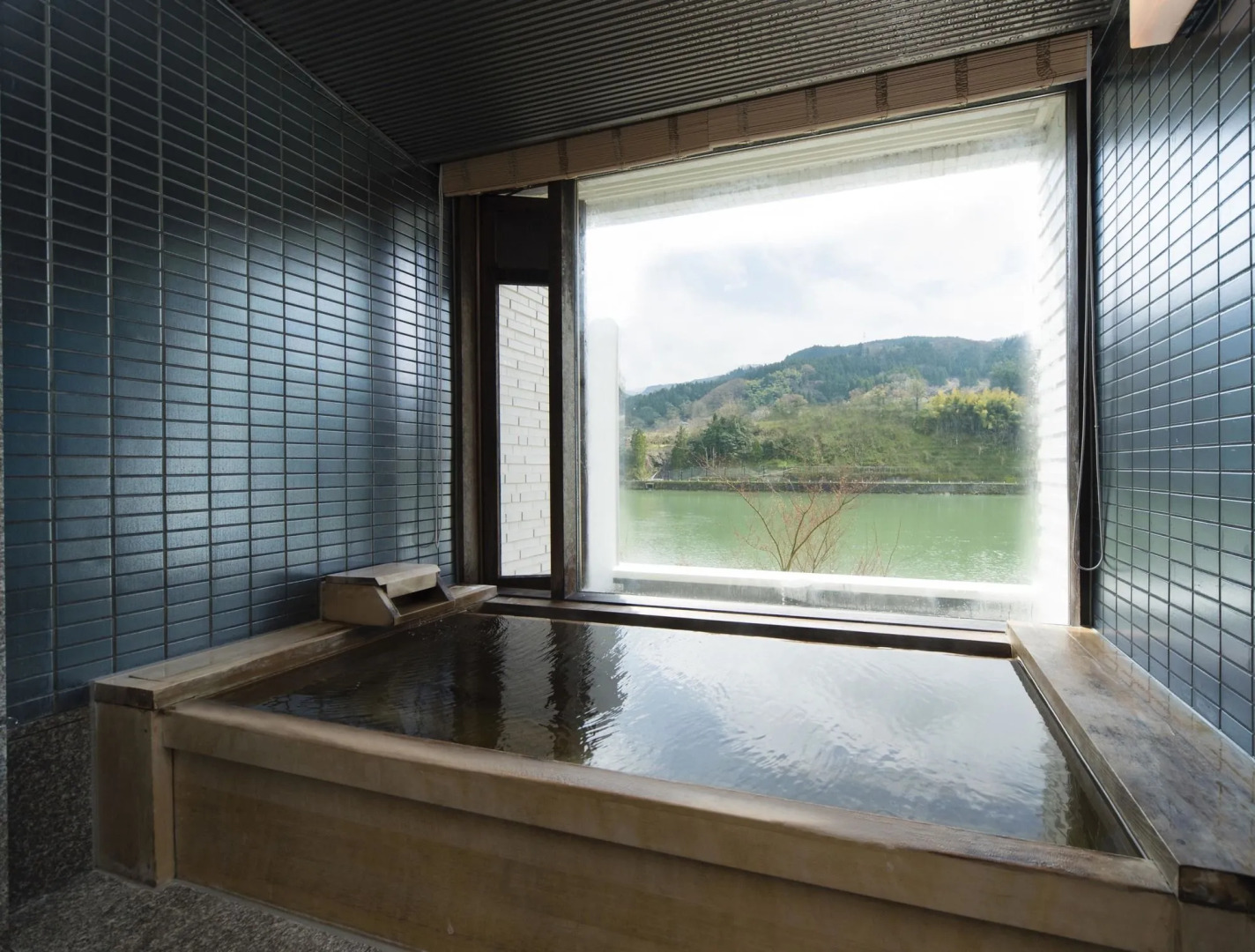 River Retreat GARAKU