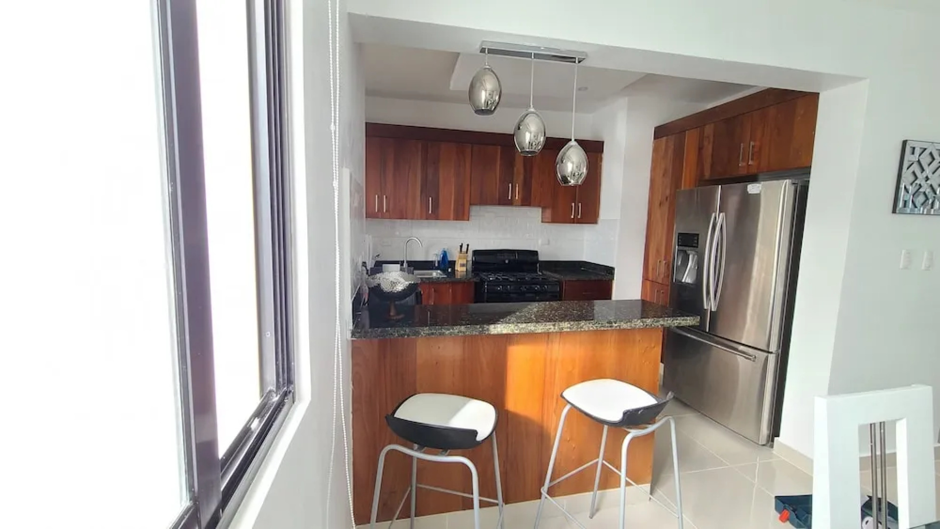 Torre de lujo con piscina y seguridad