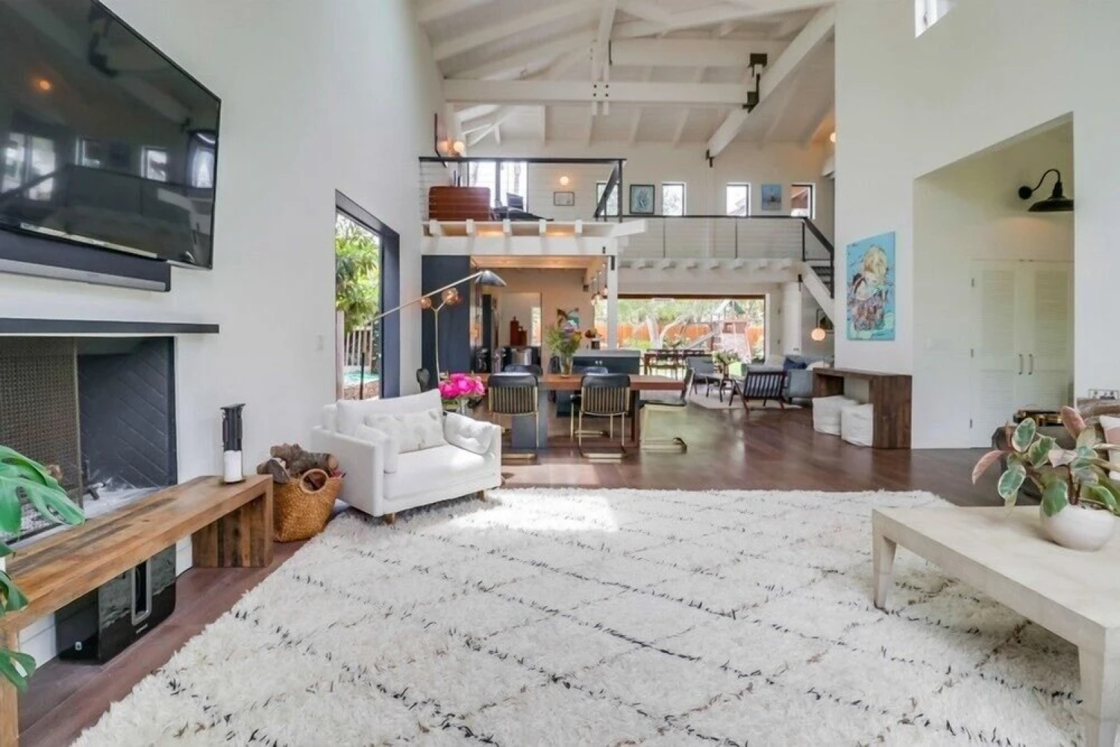 1155 Hymettus Ave 4 Bedroom Home by Redawning