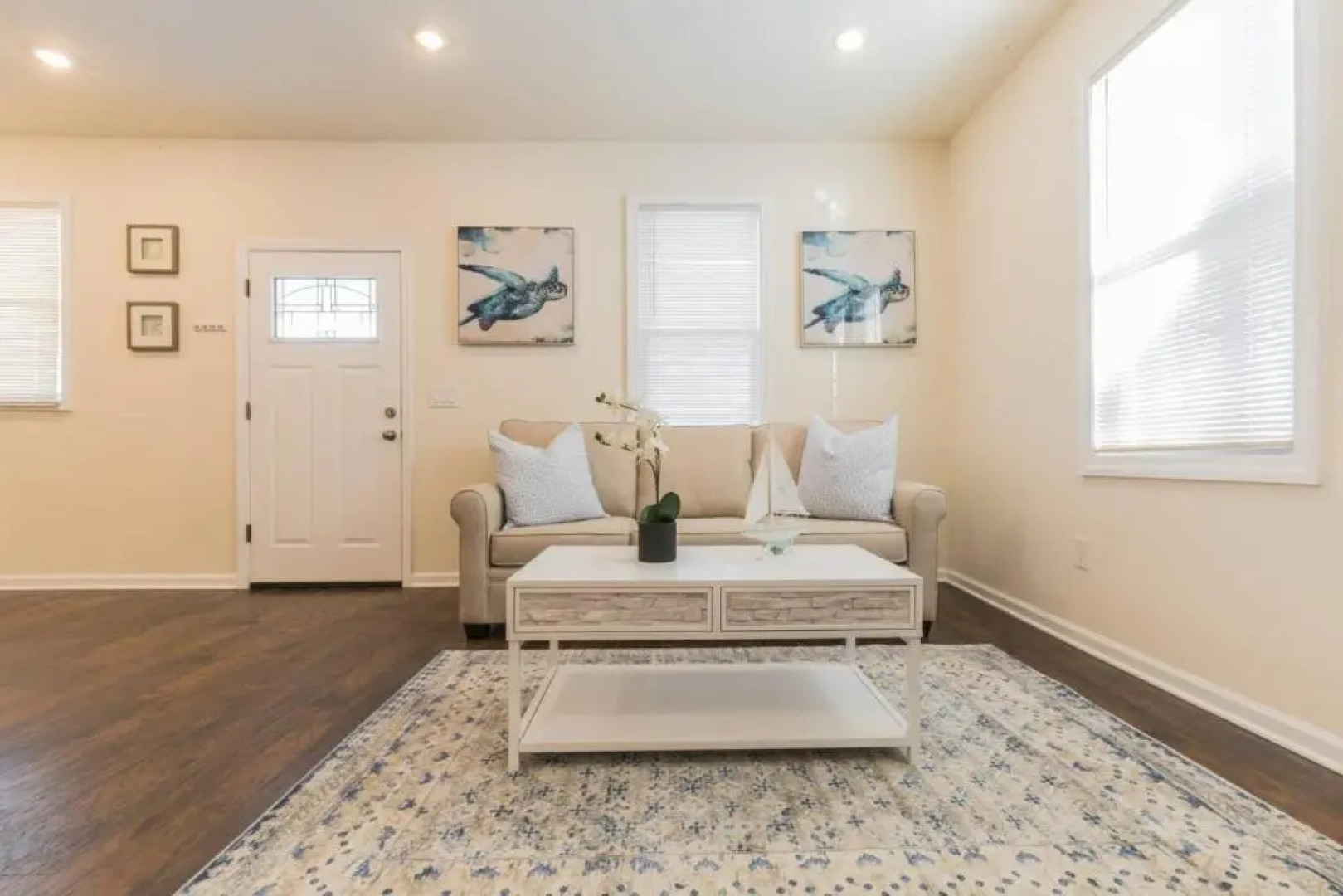 2 Blocks from Beach-Sleeps 16