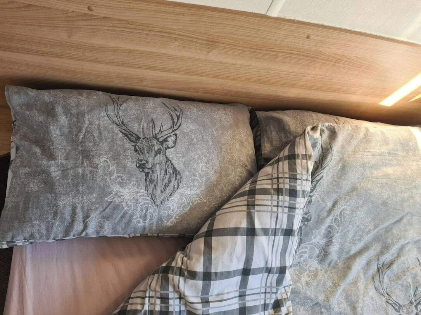 2 Bed Lodge - Sleeps 5 - Parking - Pets - Wifi