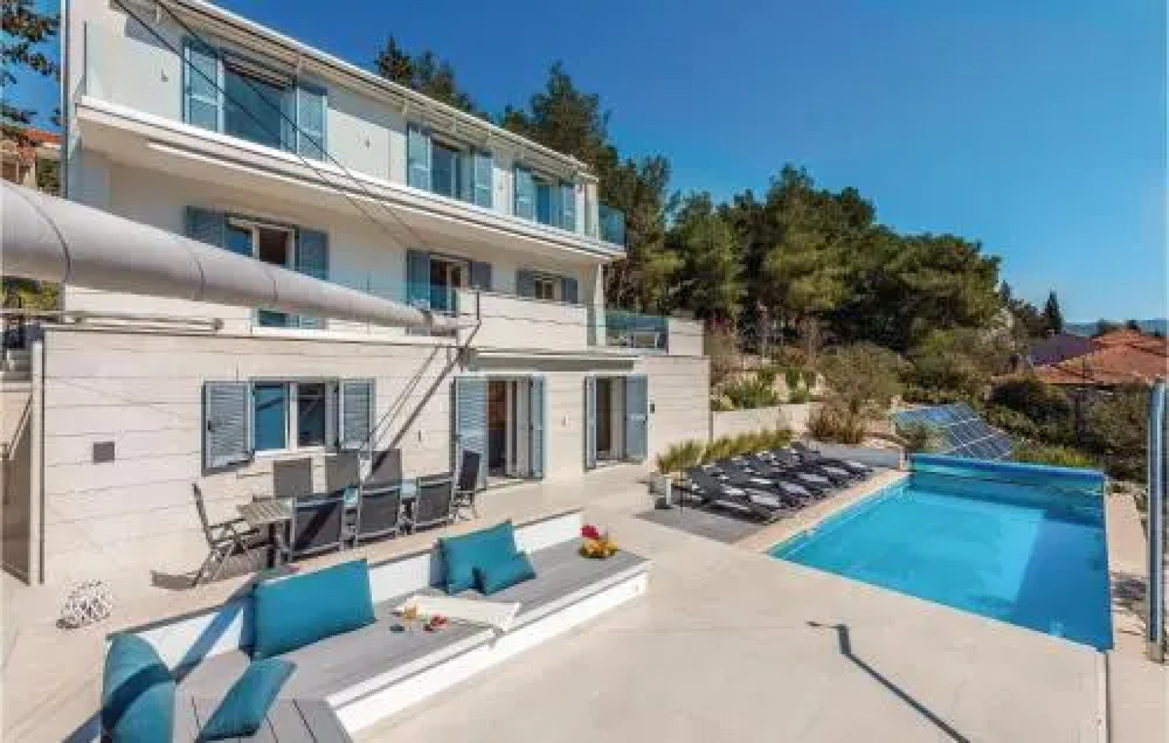 Four-Bedroom Holiday Home in Milna